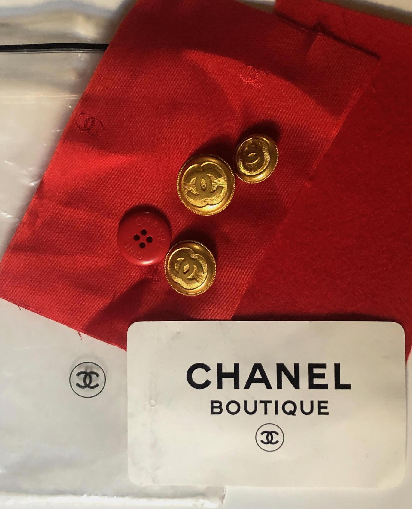 CHANEL Vintage CC Logo 12 Buttons Double-Breasted Jacket Coat 1990s 7
