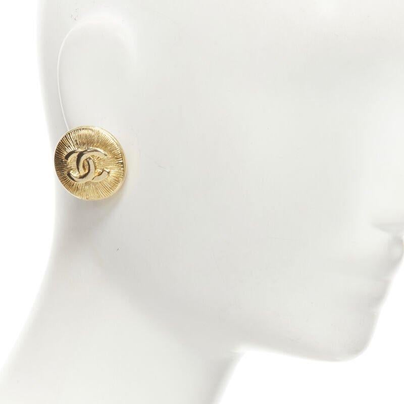 CHANEL Vintage CC logo gold starburst textured clip on earrings
Reference: GIYG/A00233
Brand: Chanel
Designer: Karl Lagerfeld
Material: Metal
Color: Gold
Pattern: Logomania
Closure: Clip On
Extra Details: Gold-tone CC logo with textured starburst