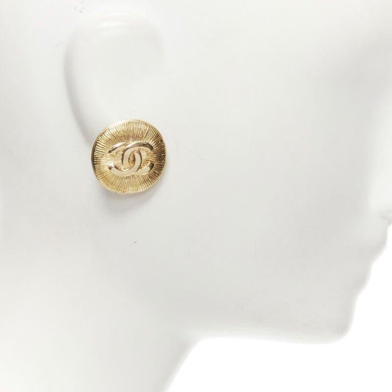 CHANEL Vintage CC logo gold starburst textured clip on earrings In Good Condition For Sale In Hong Kong, NT