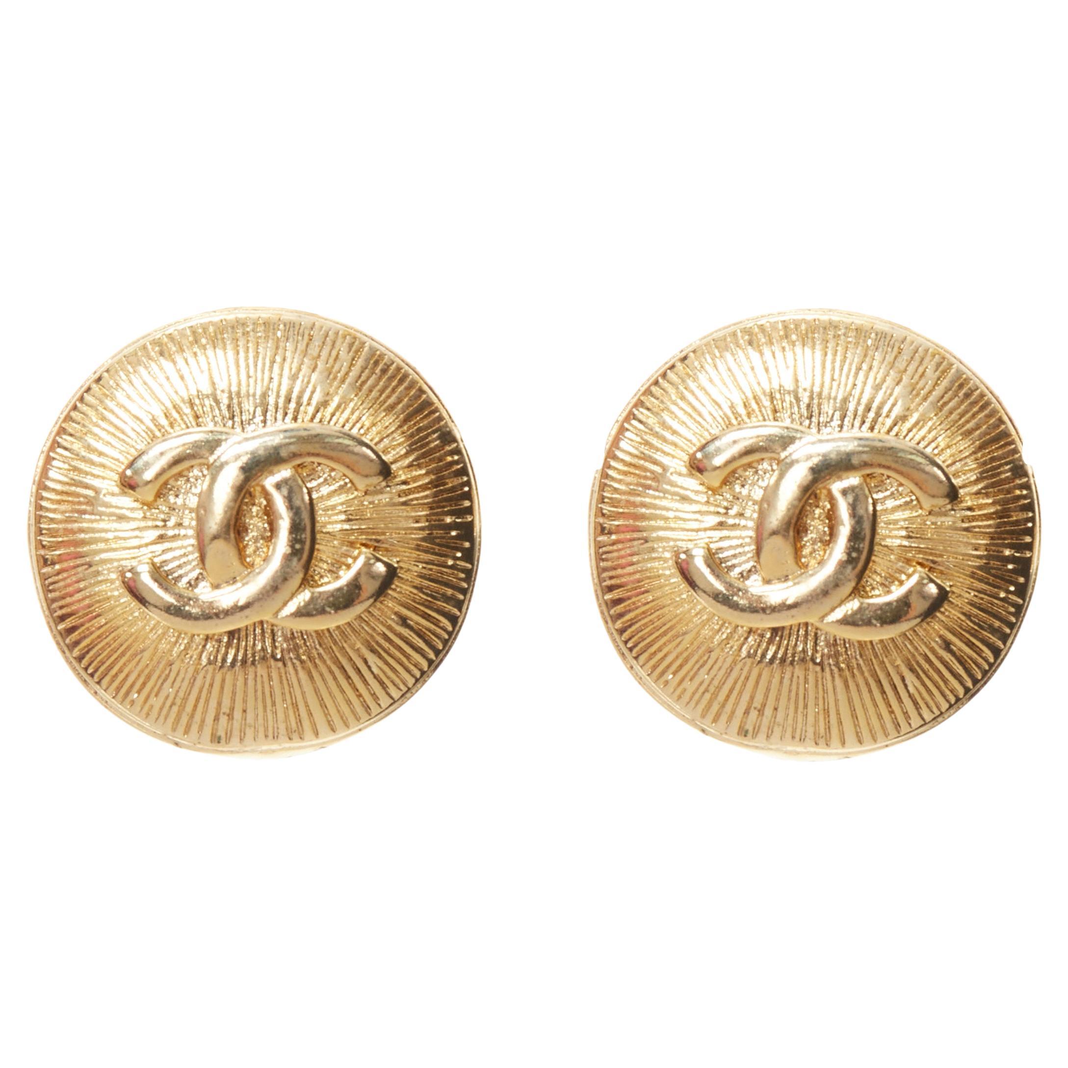 CHANEL Vintage CC logo gold starburst textured clip on earrings For Sale at  1stDibs