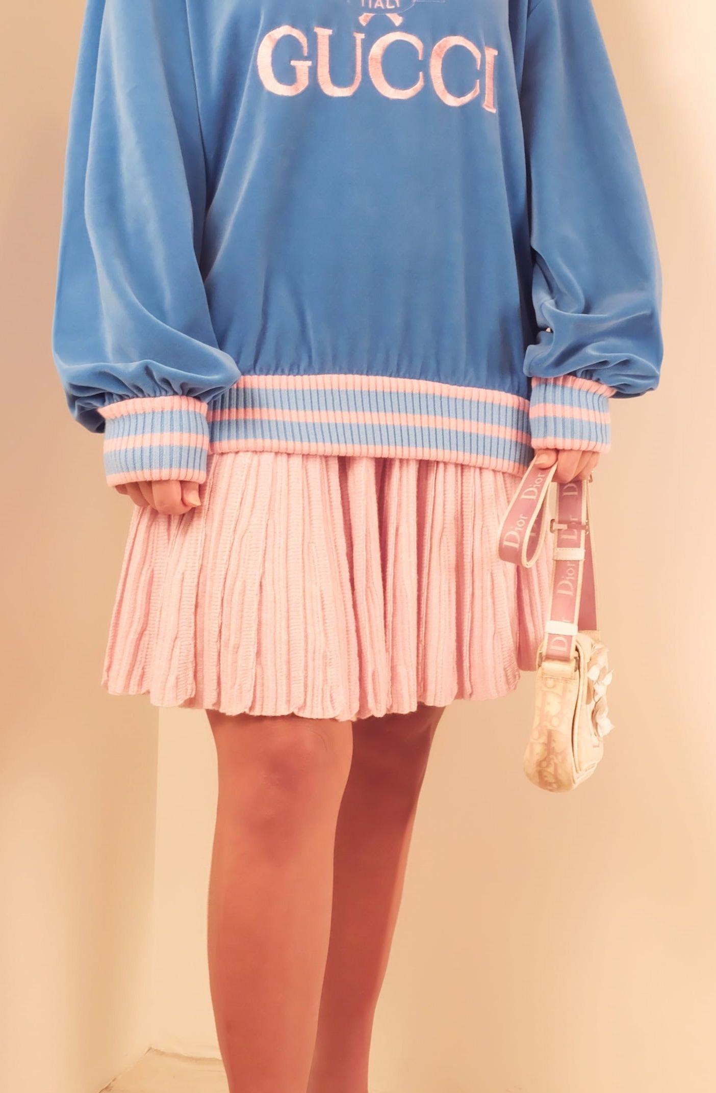 CHANEL Vintage CC Logo Pink Cashmere-Linen Crochet Knit Pleated Skirt In Excellent Condition In Morongo Valley, CA