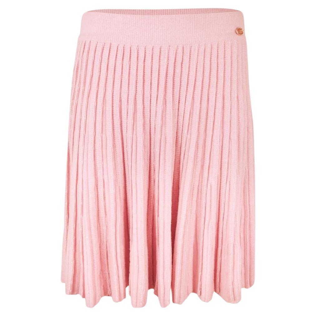 CHANEL Vintage CC Logo Pink Cashmere-Linen Crochet Knit Pleated Skirt For Sale