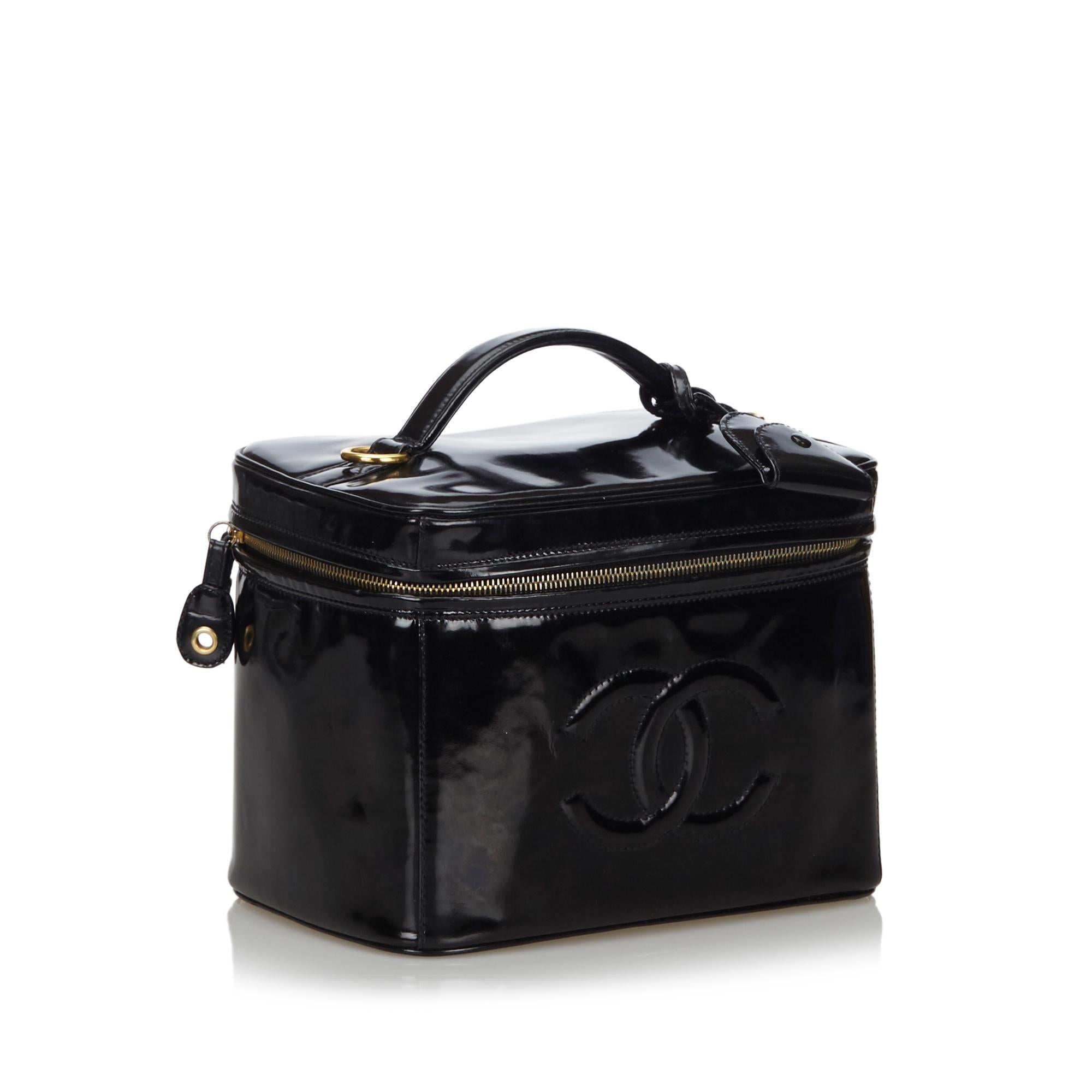 Chanel Vintage CC Patent Leather 2 Way Vanity Bag

This vanity bag features a patent leather body with interlocking Cs, a zip around closure, a flat top handle, a detachable flat leather strap, and interior slip pockets. 

Approx. 18cm x 22cm x 15cm