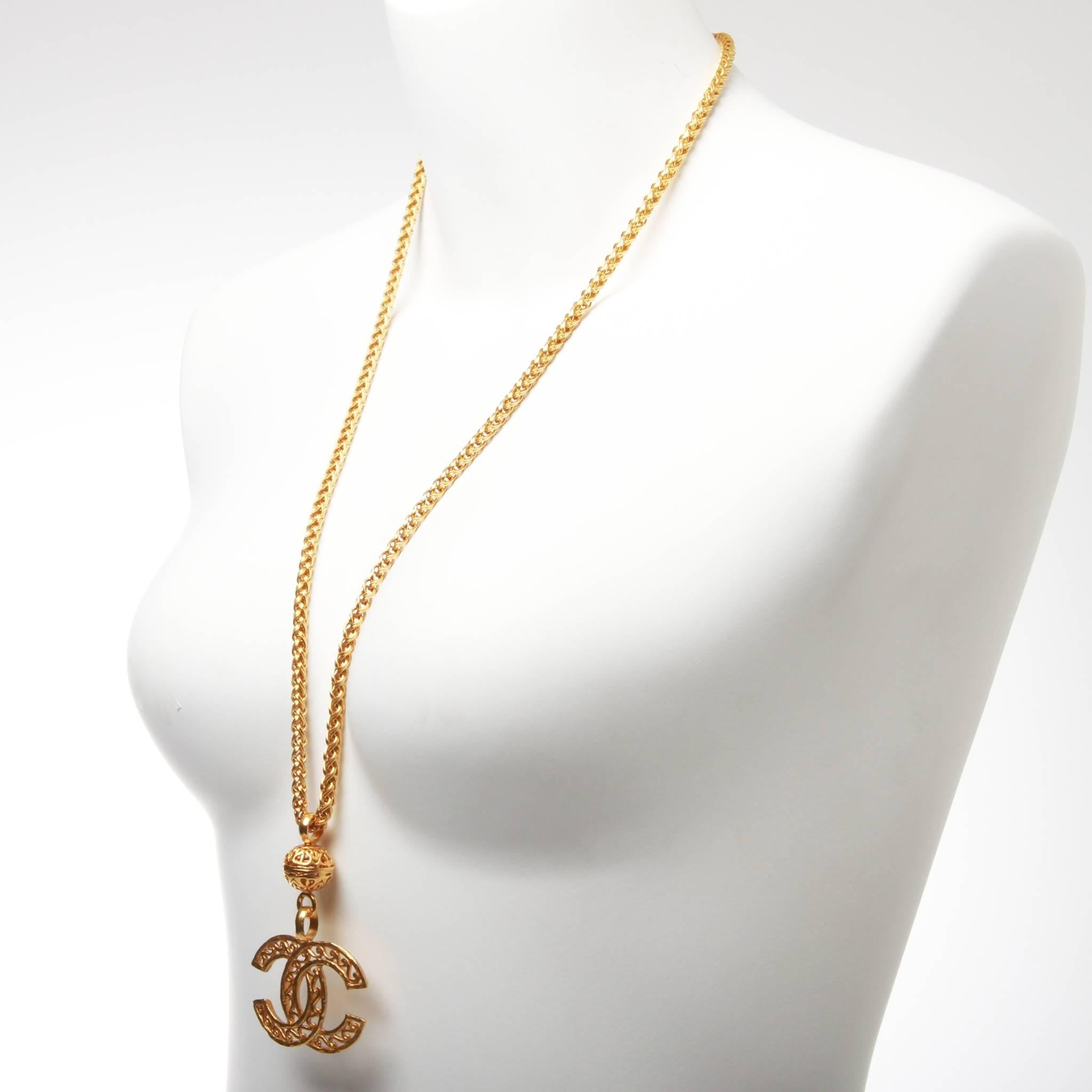 Vintage Chanel iconic CC logo pendant on a lariat length chain. Hook and eye fastening features Chanel CC logo and Made in France stamp.

Comes with authentic box.
