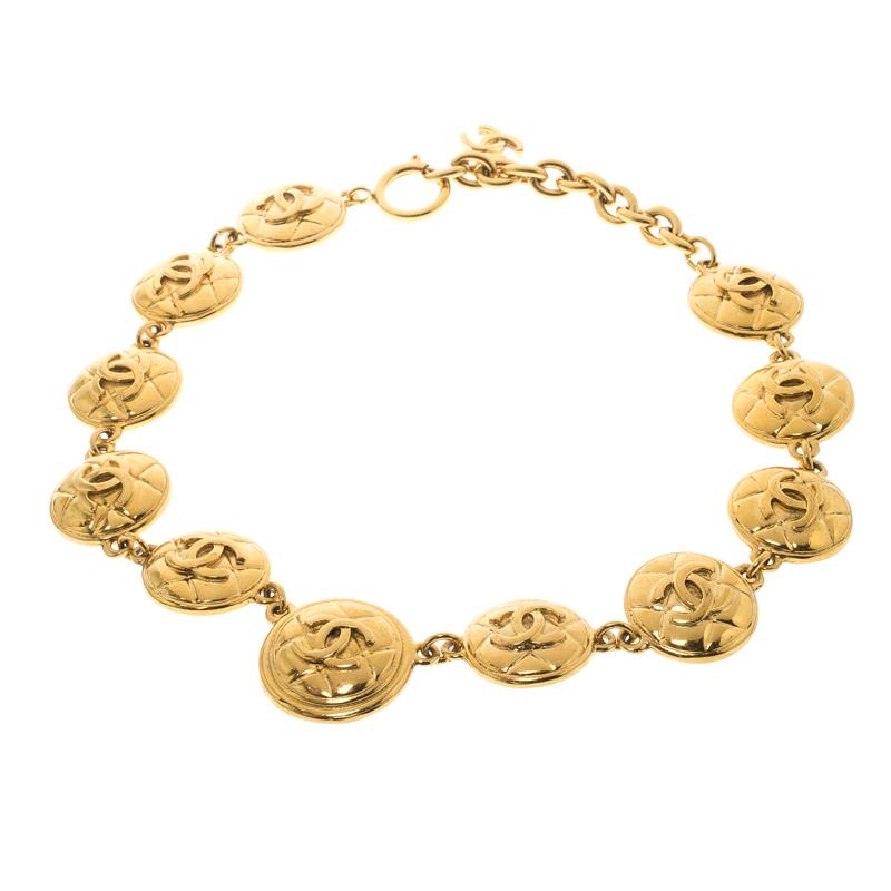 Chanel is known to create quintessential designs that are one of a kind and exude class like no other! This vintage necklace is one such artistic creation that is sure to add sparks of luxury to your wardrobe. It is crafted from gold-tone metal and