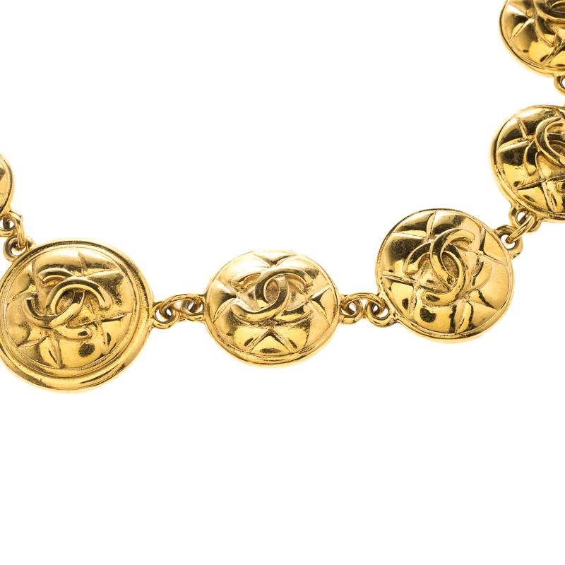 Chanel Vintage CC Quilted Medallion Gold Tone Necklace In Good Condition In Dubai, Al Qouz 2
