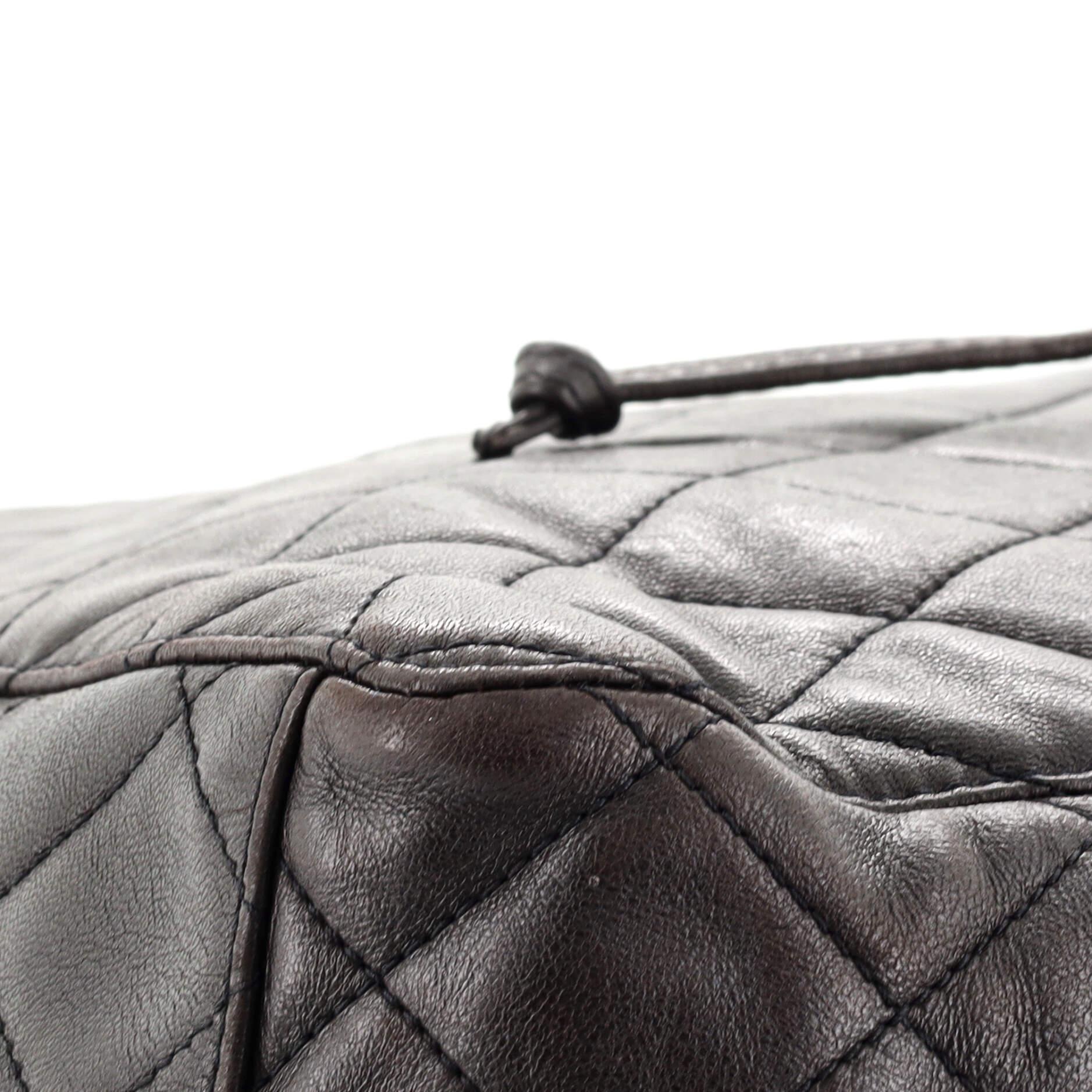 Chanel Vintage CC Strap Drawstring Bucket Bag Gestepptes Lammfell Medium 1