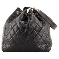 Chanel Vintage CC Strap Drawstring Bucket Bag Gestepptes Lammfell Medium