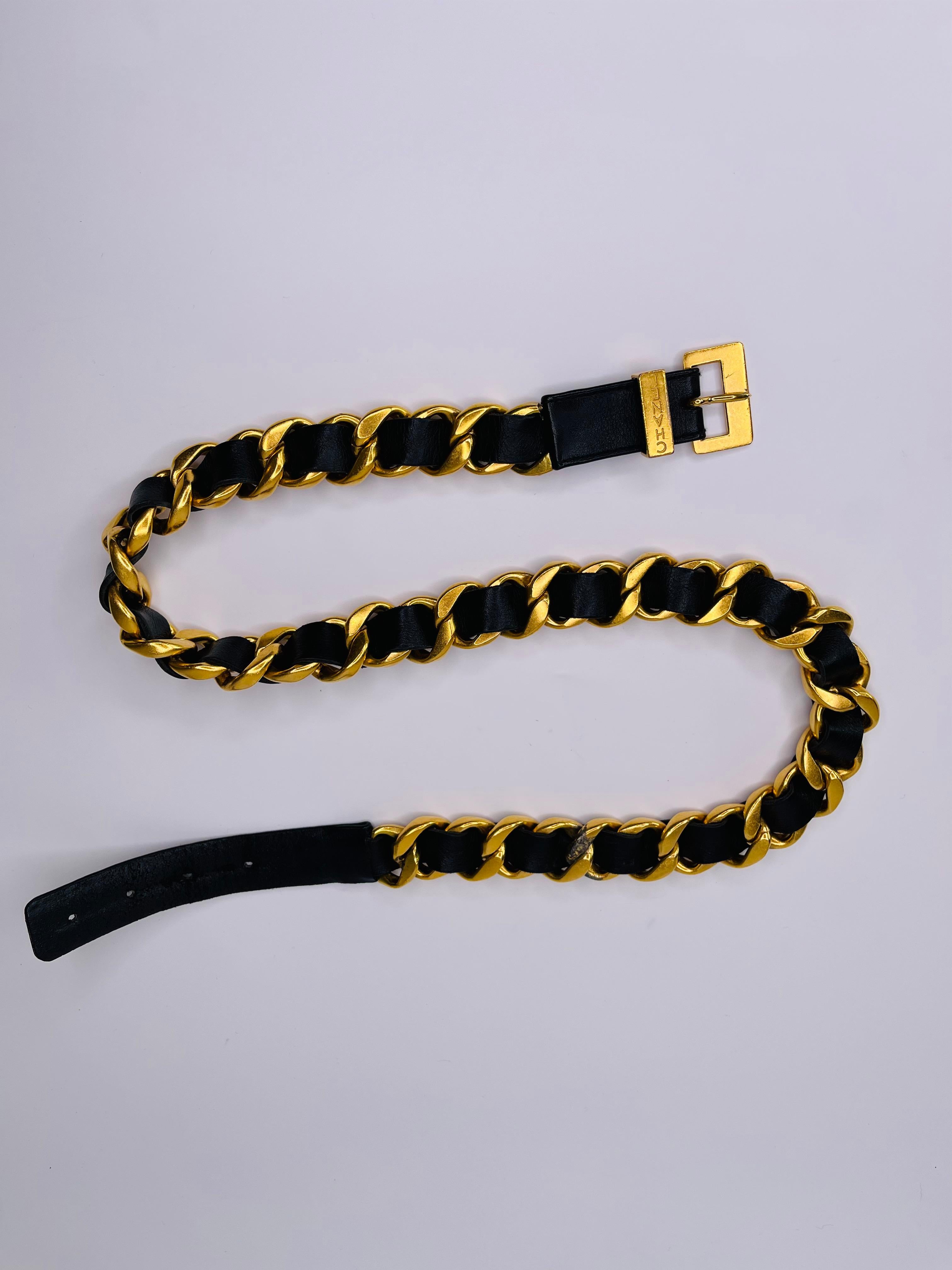 This Chanel Vintage Chain and Leather Belt is a beautiful design with leather interwoven through the gold chain. Chanel written logo is located on part of the fastener. Fair condition, comes with a dust bag. Vintage item, no item code. 

COLOR: