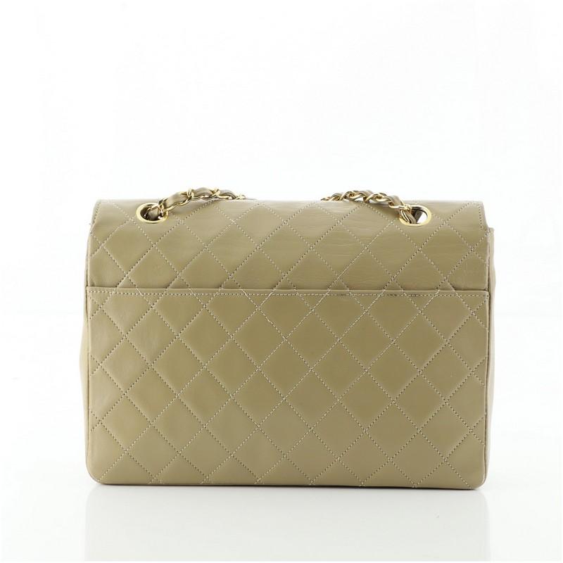 Chanel Vintage Kette gebogene Klappe Tasche gesteppt Leder klein im Zustand „Gut“ in NY, NY