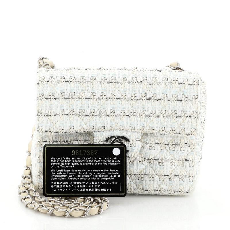 This Chanel Vintage Chain Handle Flap Bag Quilted Tweed Mini, crafted from white multicolor quilted tweed, features woven-in leather chain link straps and silver-tone hardware. Its CC turn-lock closure opens to a neutral leather interior with zip