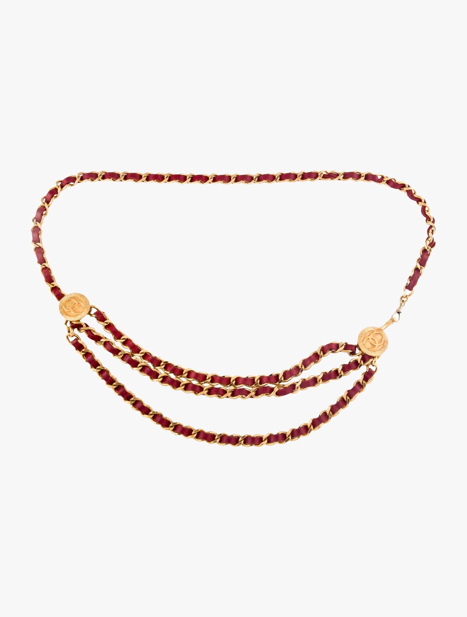 Chanel vintage chain-link belt from the 1984 Collection

Interlocking CC Logo

Gold-Tone Hardware

Leather Trim

Clasp Closure

Length – 34″ / 86,4 cm

Condition – very good, moderate discoloration throughout; moderate patina and scratches at