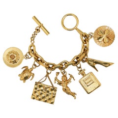 CHANEL Bracelet à breloques vintage