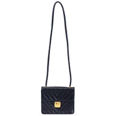 Chanel - Mini sac à rabat vintage en cuir noir matelassé à chevrons avec GHW (vers 1989)