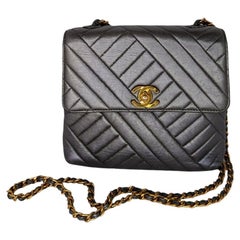 Chanel Vintage Chevron gesteppte quadratische Klappentasche