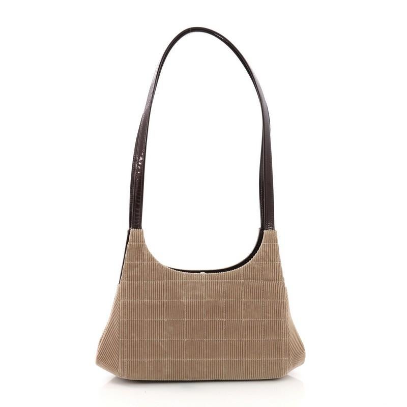 Chanel Vintage Schokoladenbraune Kisslock Umhängetasche aus Kord Medium im Zustand „Gut“ in NY, NY