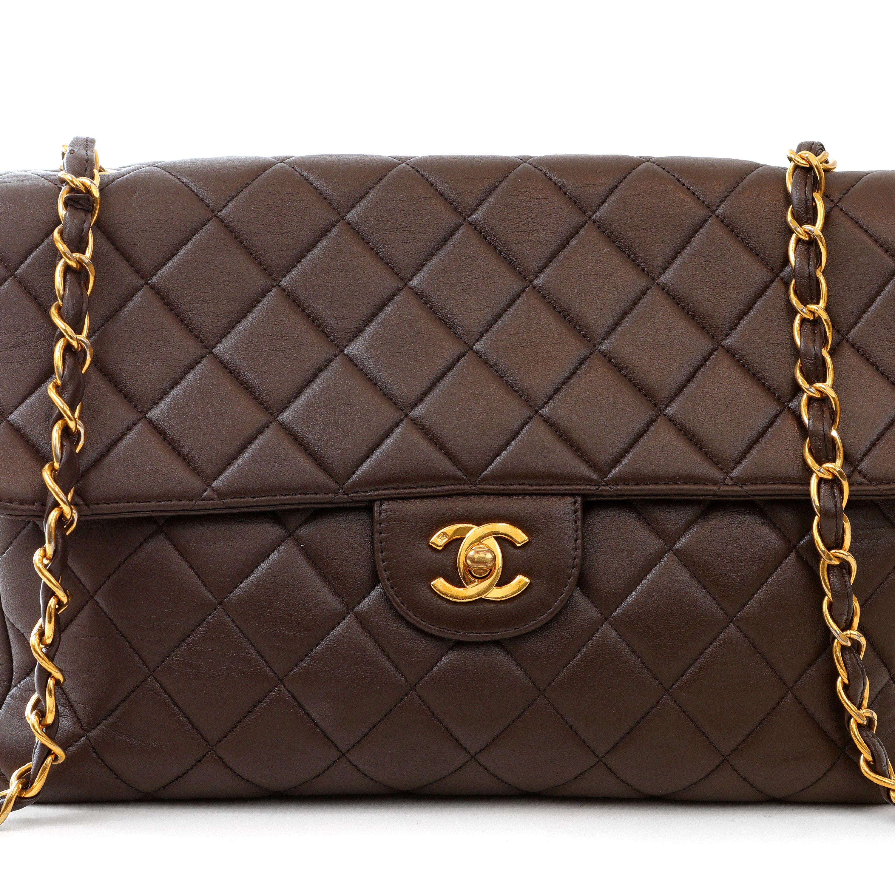 Chanel Vintage Chocolate Brown Lambskin Jumbo Classic with Gold Hardware In Good Condition In Palm Beach, FL