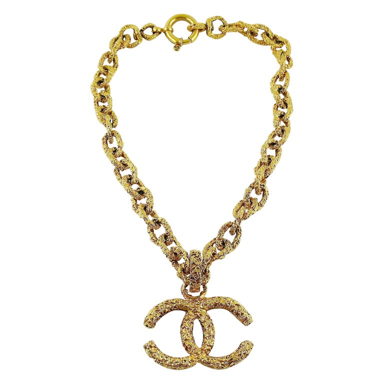 Chanel Vintage Chunky Gold Toned Textured Cc Logo Pendant Necklace For Sale At 1stdibs