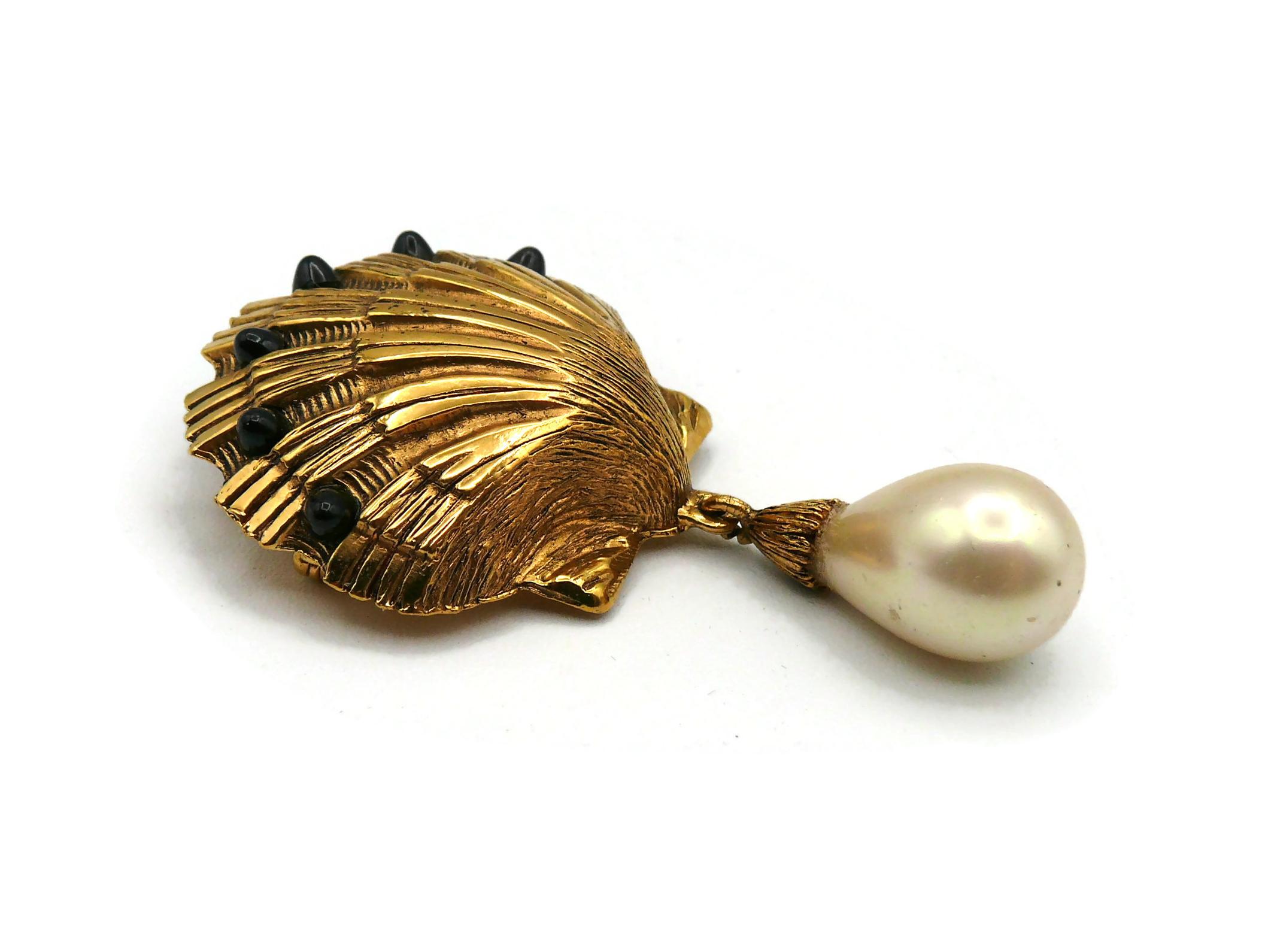 CHANEL Broche Vintage en forme de coquille de palourde en vente 3