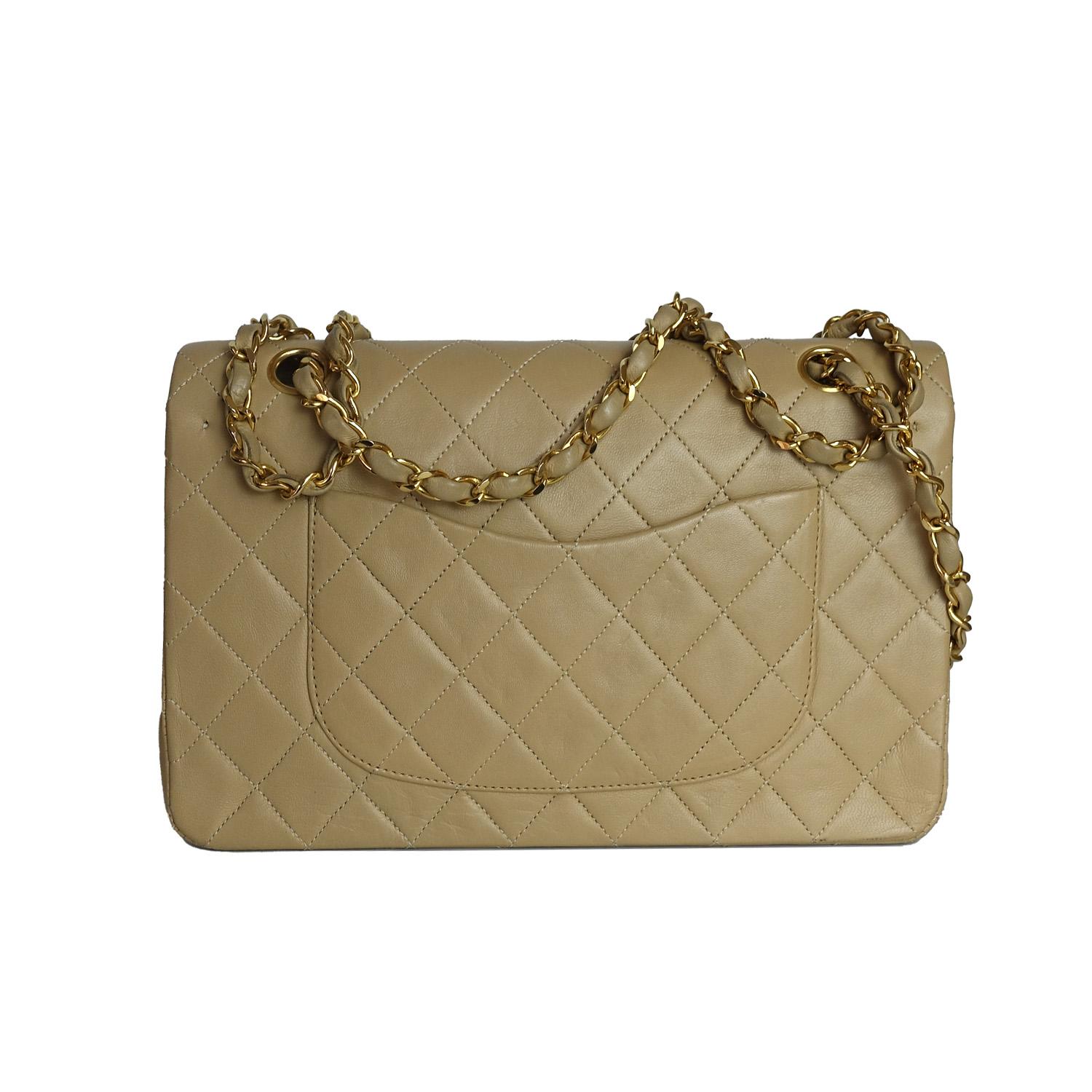 Chanel Vintage Classic Flap Medium Bag In Beige Lambskin Leather Gold Hardware In Good Condition For Sale In London, GB