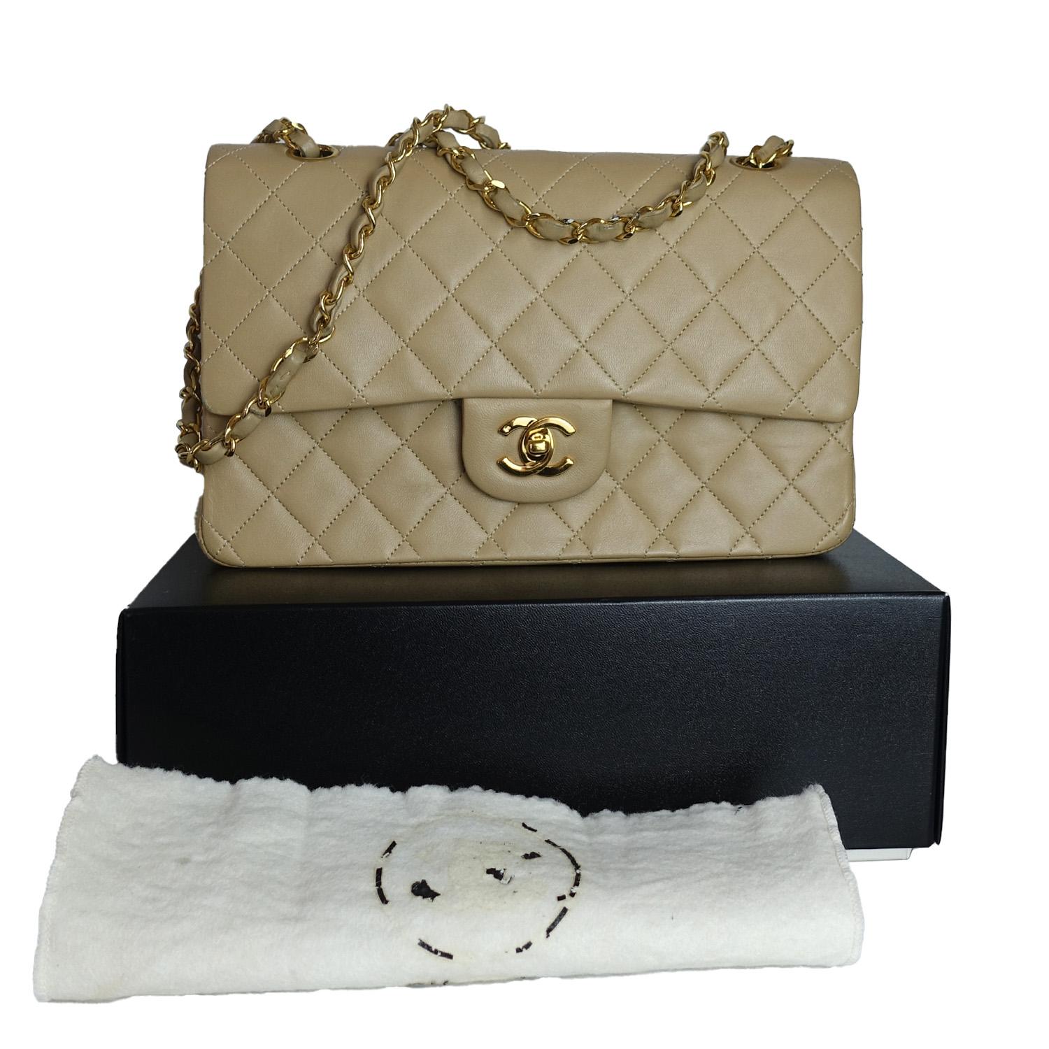 Chanel Vintage Classic Flap Medium Bag In Beige Lambskin Leather Gold Hardware For Sale 1