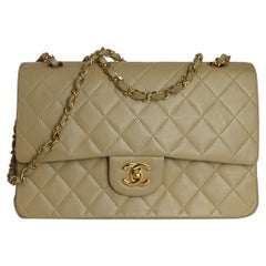 Chanel Vintage Classic Flap Bolso Mediano En Piel De Cordero Beige Herrajes Dorados