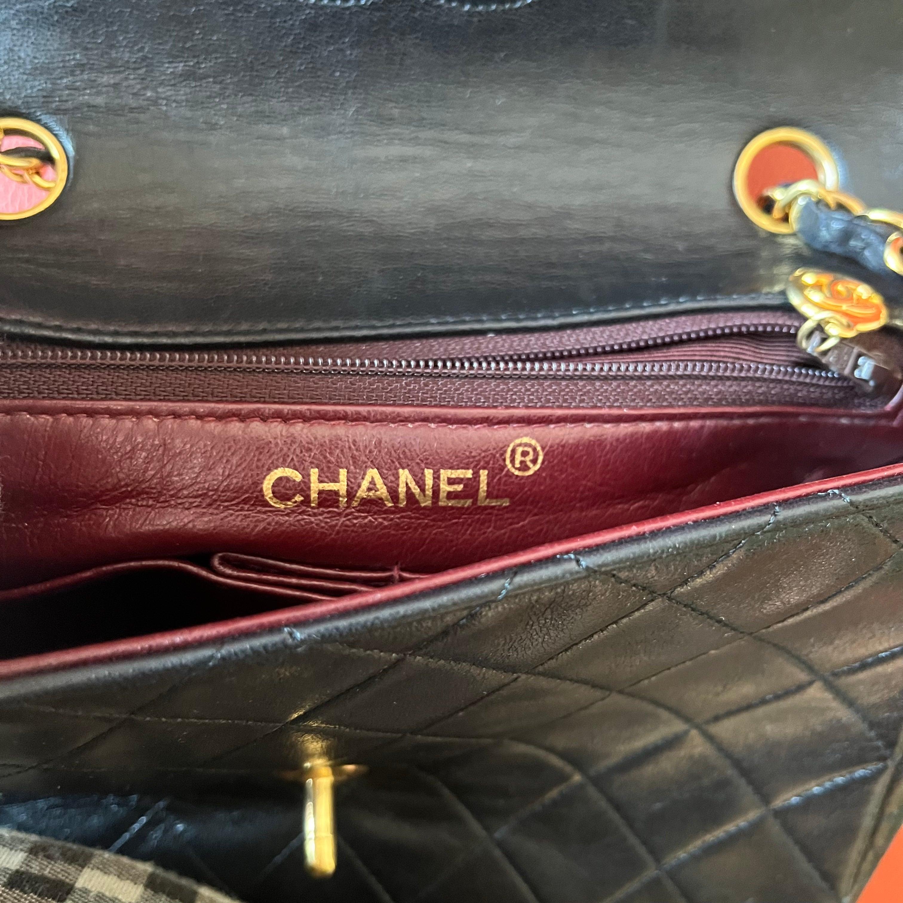Chanel Vintage Classic Flap Mini Schwarzes Lammleder 24k Gold HW, 1989-1991 10