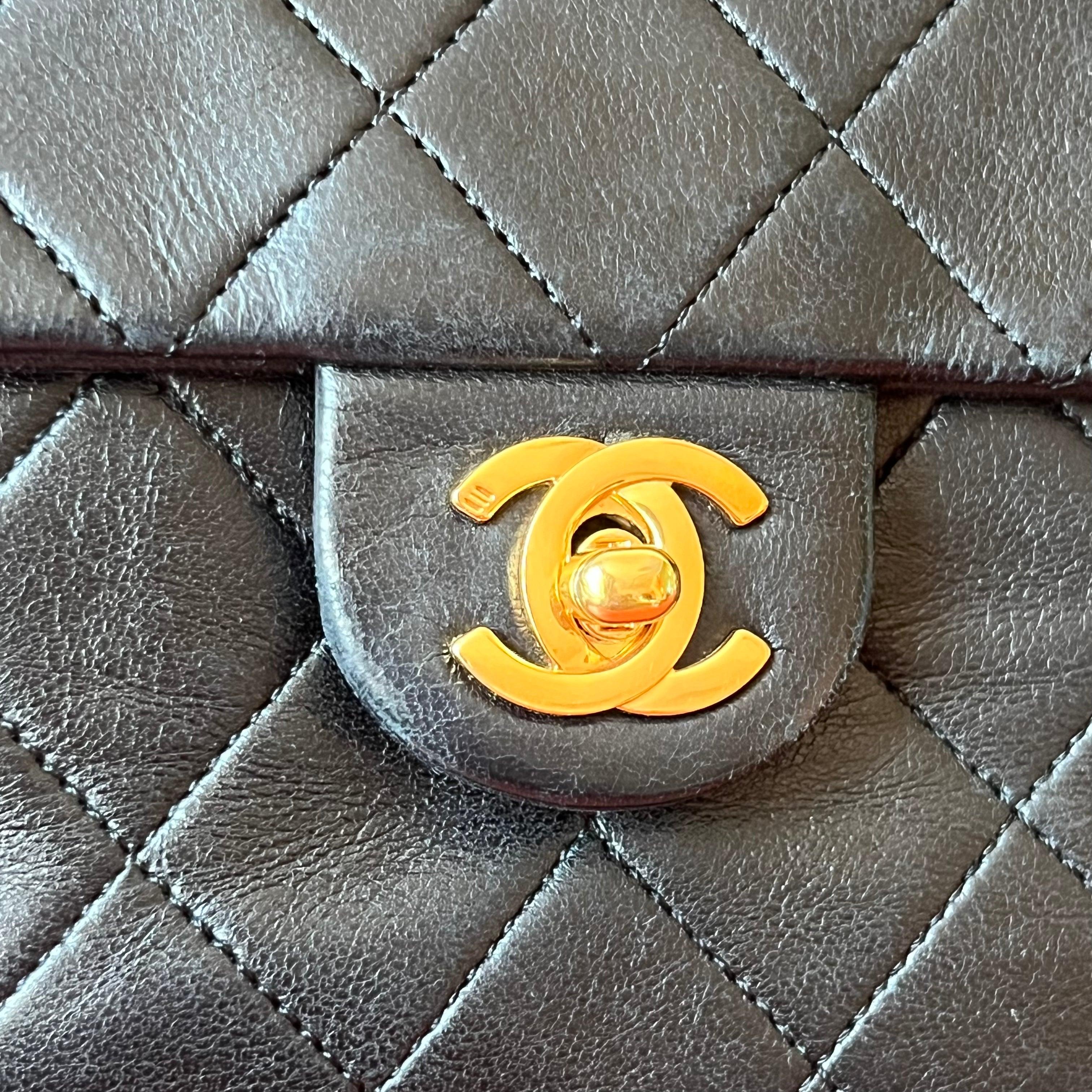 Chanel Vintage Classic Flap Mini Schwarzes Lammleder 24k Gold HW, 1989-1991 14