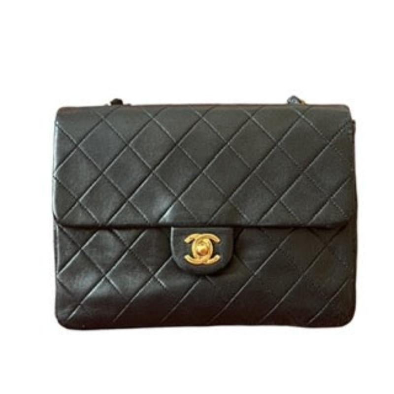 Chanel Vintage Classic Flap Mini Schwarzes Lammleder 24k Gold HW, 1989-1991
 Dies sind professionelle Fotos der tatsächlichen Tasche.
 ZUSTAND: GUT
 Diese authentische Vintage Chanel Mini-Klappe ist in ihrem ursprünglichen Zustand mit mäßigen