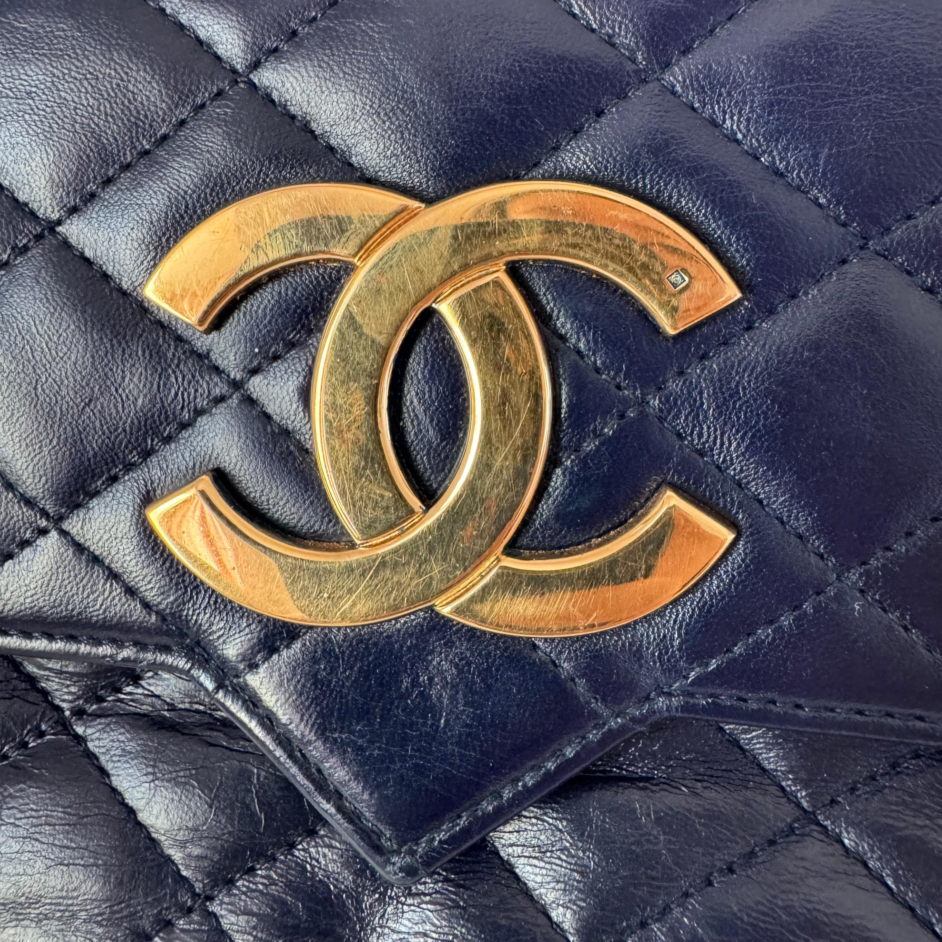 Chanel Vintage Classic Flap Mini Navy Lambskin Mega CC Logo 24k Gold HW, 1989-19 For Sale 3