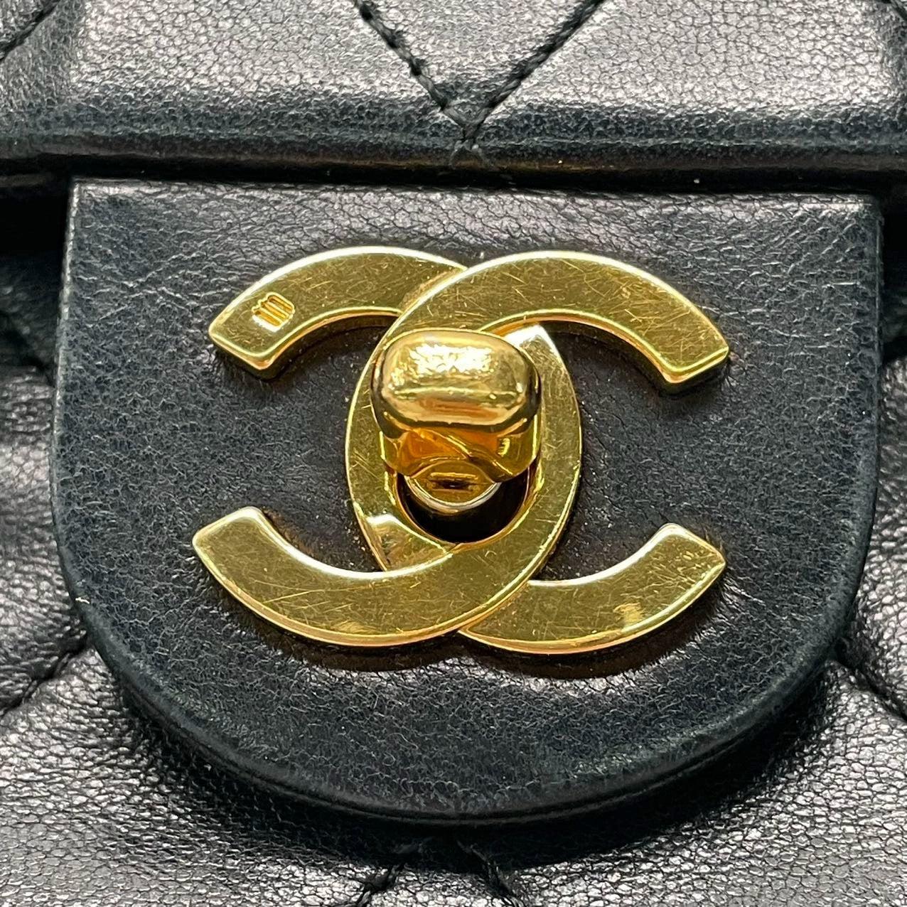Chanel Vintage Classic Flap Mini Square Black Lambskin 24k Gold HW, 1989-1991 For Sale 11