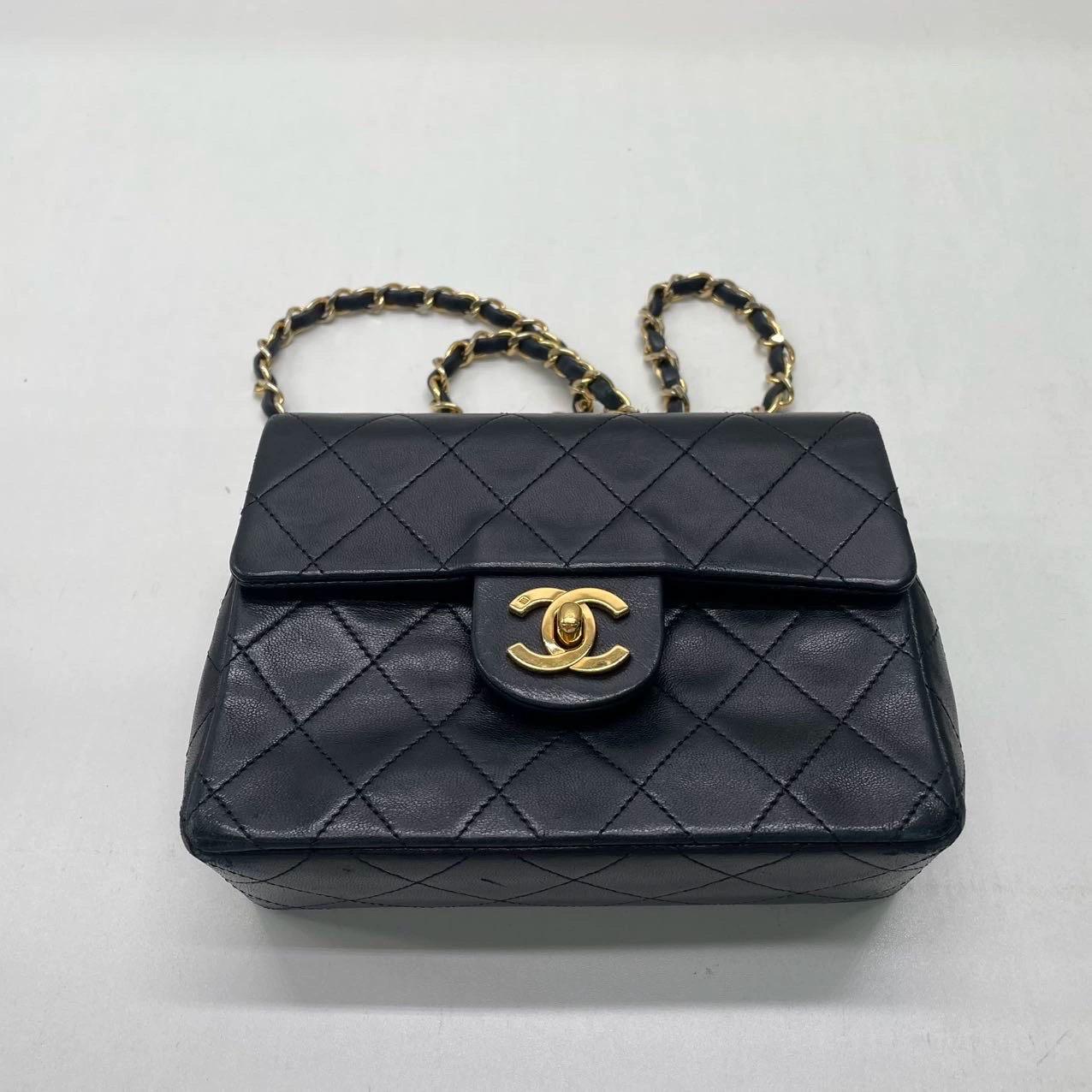 Chanel Vintage Classic Flap Mini Square Black Lambskin 24k Gold HW, 1989-1991 For Sale 11