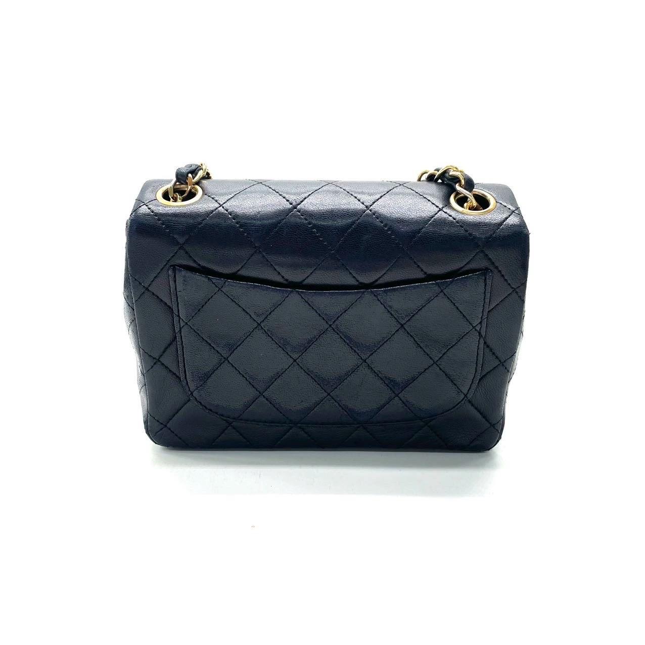 Chanel Vintage Classic Flap Mini Square Black Lambskin 24k Gold HW, 1989-1991 In Good Condition For Sale In AUBERVILLIERS, FR