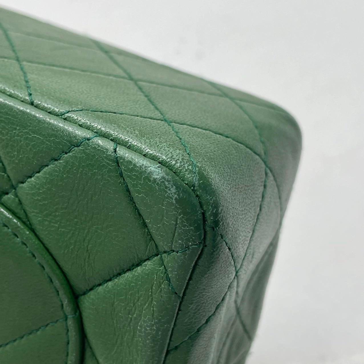 Chanel Vintage Classic Flap Mini Square Grünes Lammleder 24k Gold HW, 1989-1991 im Angebot 9