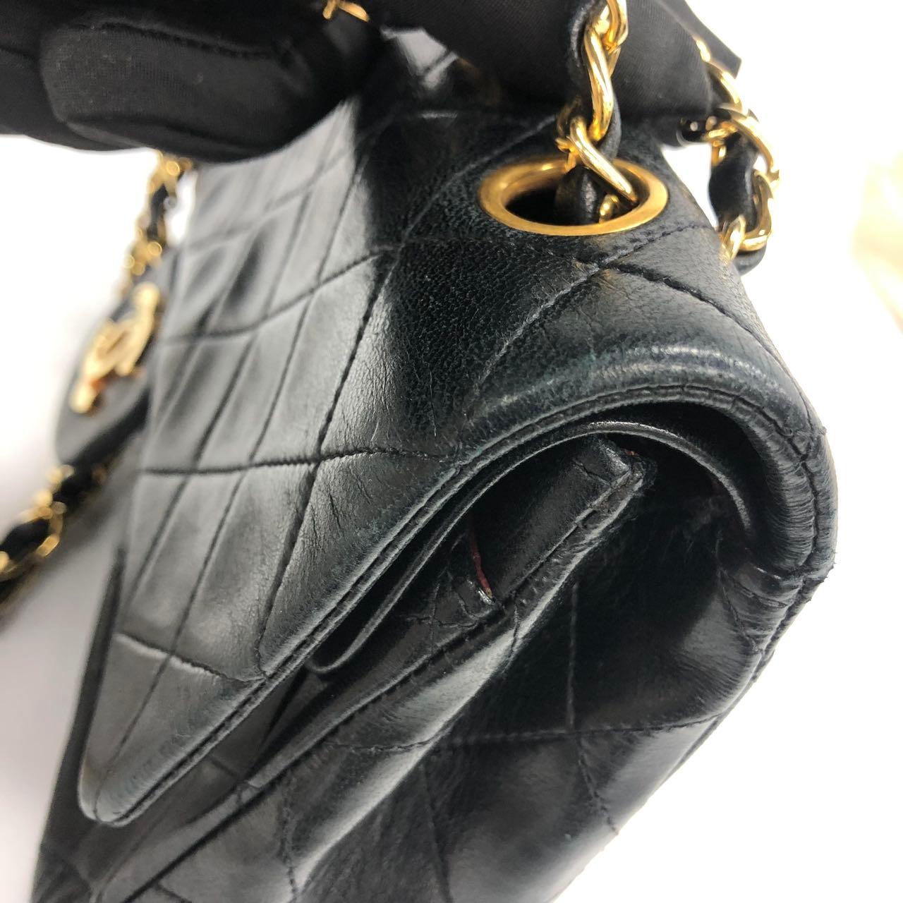 Chanel Vintage Classic Flap Small Black Lambskin Leather 24k Gold PlatedHardware In Good Condition For Sale In AUBERVILLIERS, FR