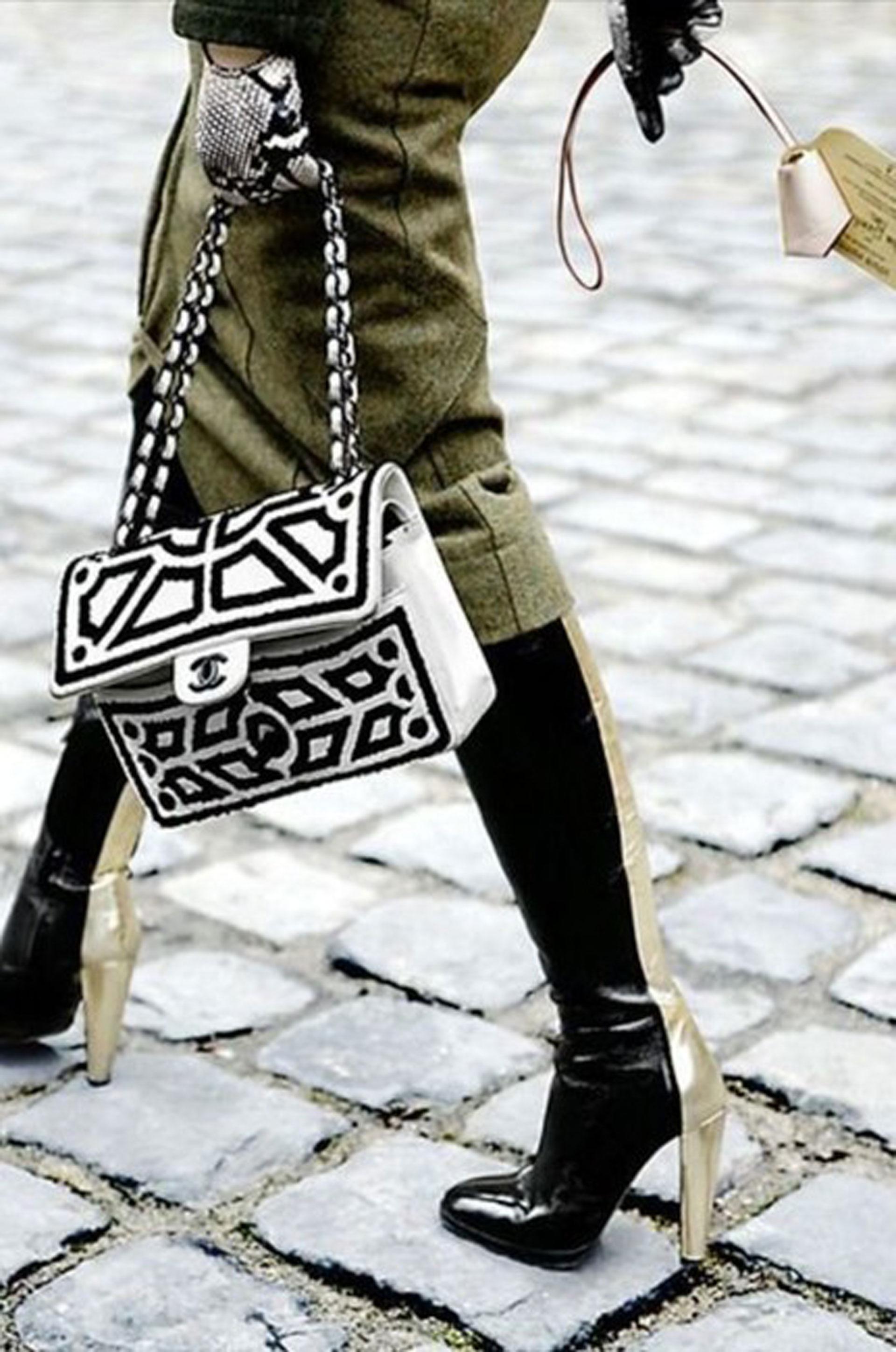 Chanel Vintage Klassische Umhängetasche aus weißem und schwarzem Lammleder mit Klappe im Zustand „Gut“ in Miami, FL