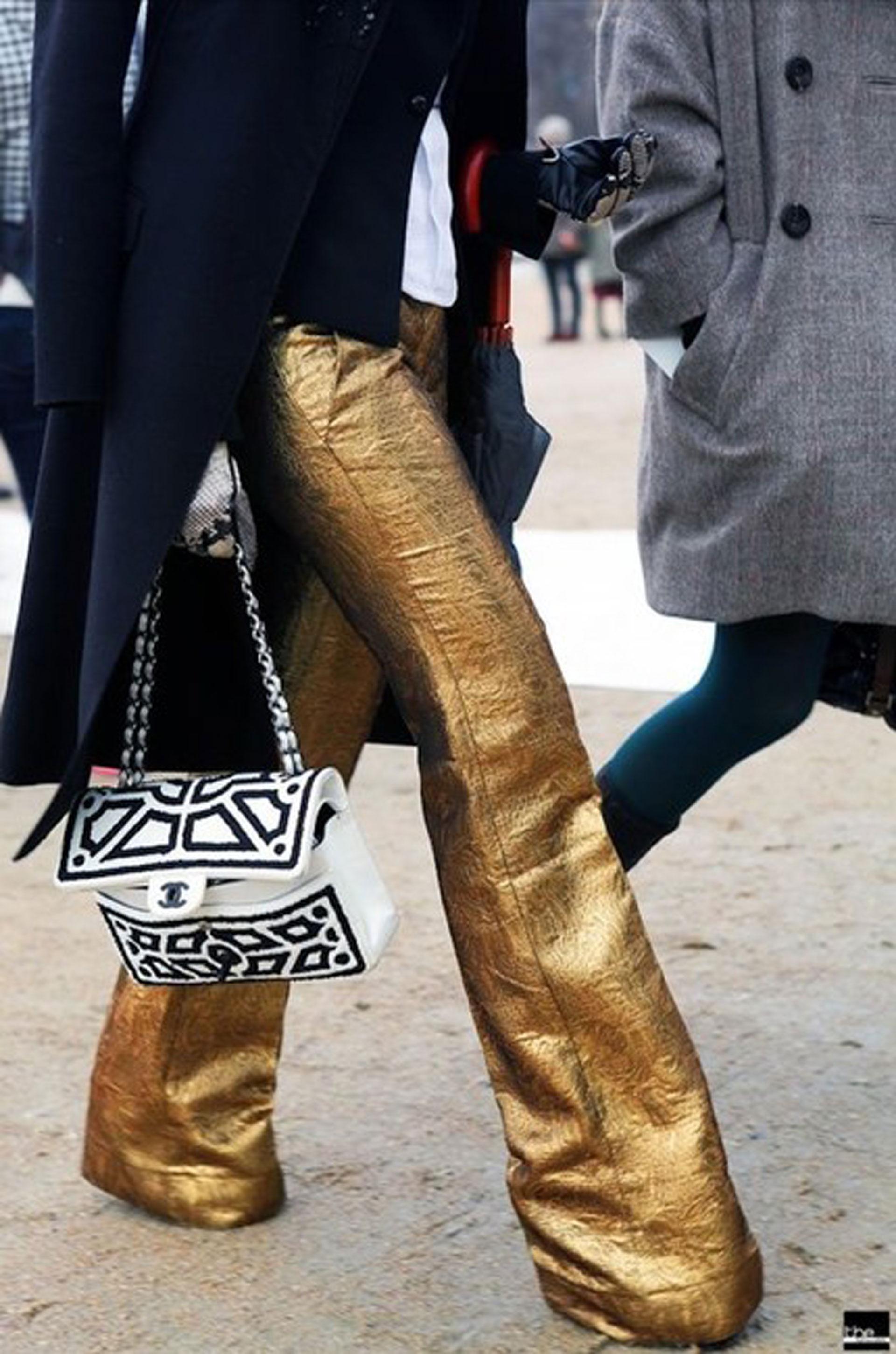 Chanel Vintage Klassische Umhängetasche aus weißem und schwarzem Lammleder mit Klappe 1