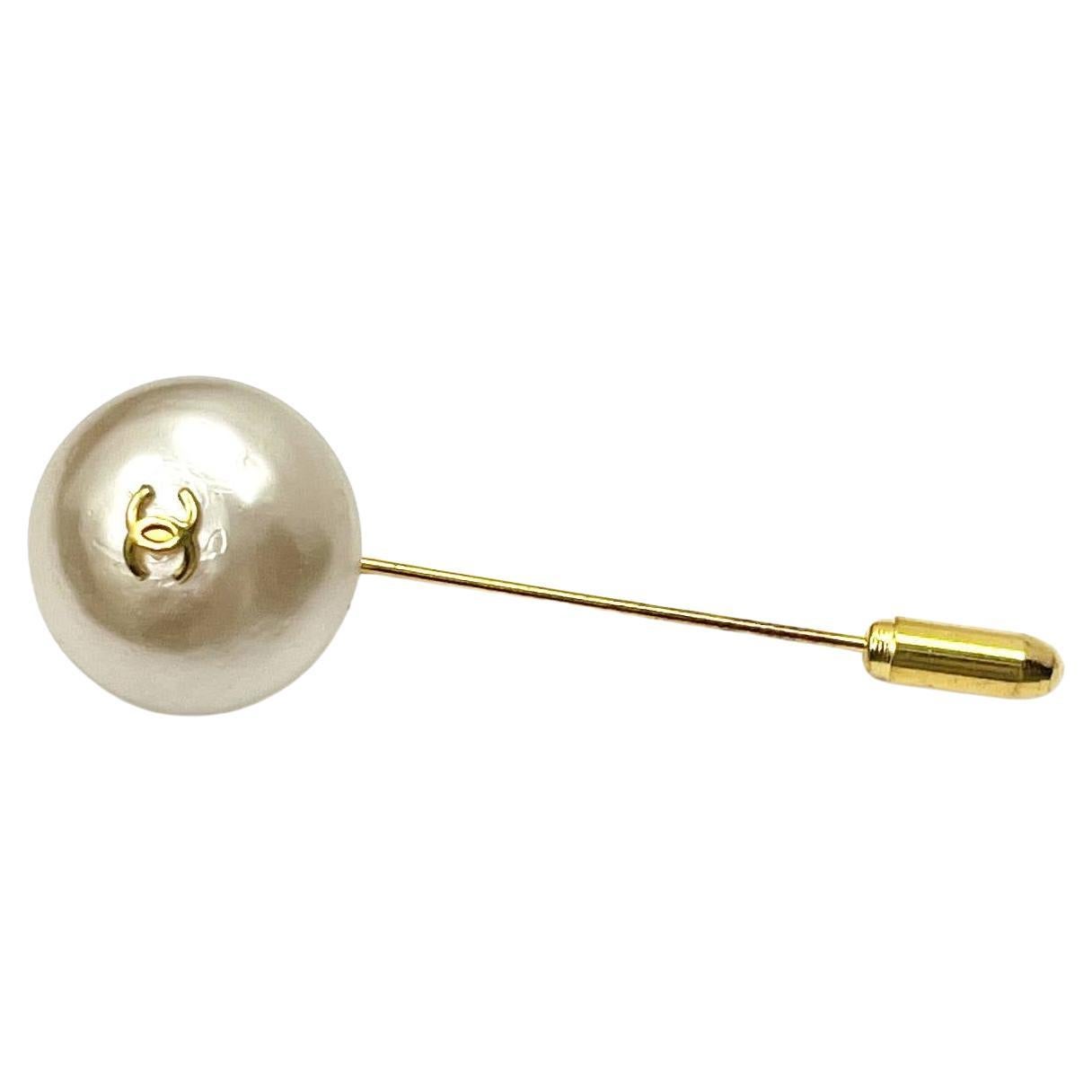 Chanel Vintage Classic Gold Plated CC Faux Pearl Pin Brooch For Sale