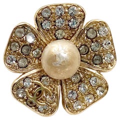 Chanel Vintage Classic Gold Plated CC Flower Pearl Crystal Pin