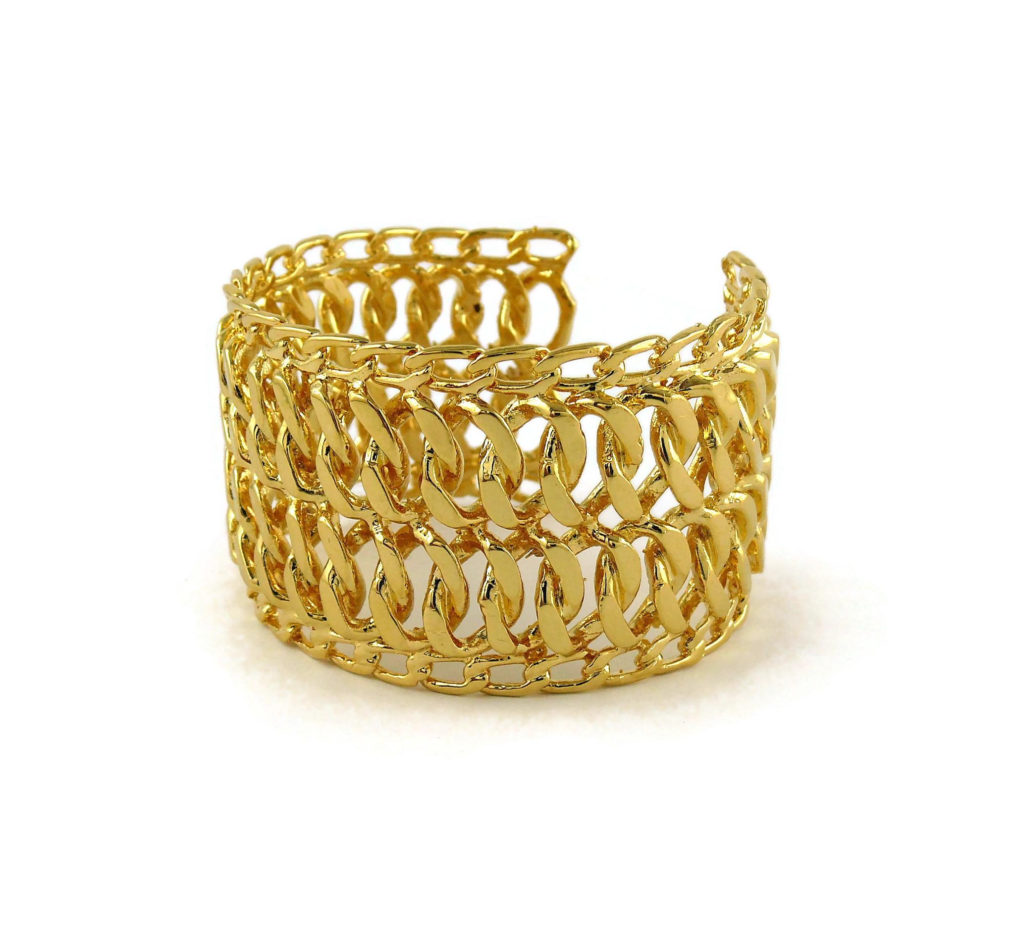 Women's Chanel Vintage Classic Gold Toned Chain Cuff Bracelet For Sale