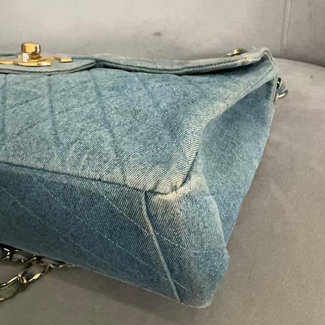 Chanel Vintage Classic Maxi 34 Blaue Jeans Denim Riesen CC 24 Gold Hardware mit Klappe im Angebot 8