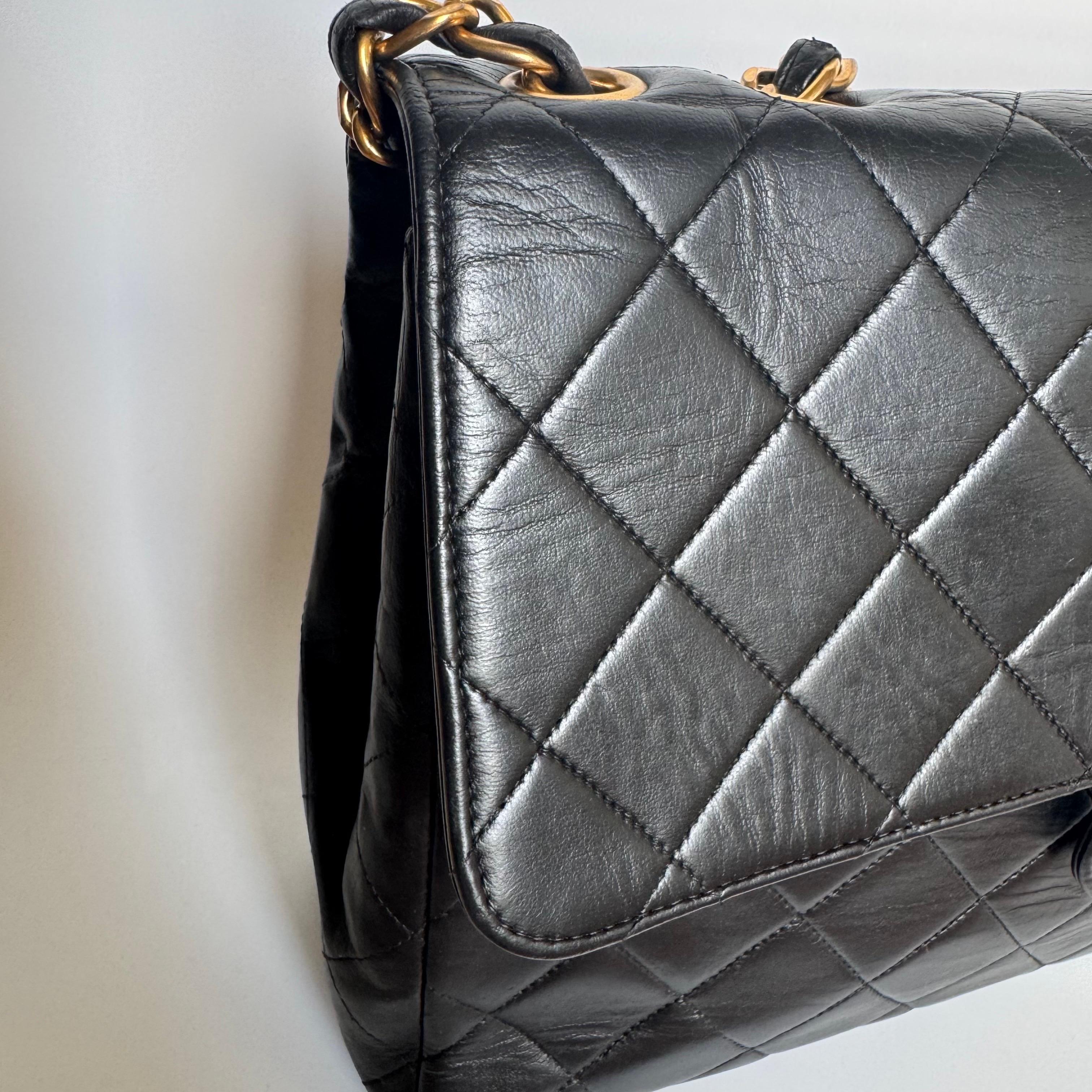 Chanel Vintage Classic Maxi Flap Cuir d'agneau noir Giant CC 24 Gold Hardwar en vente 5