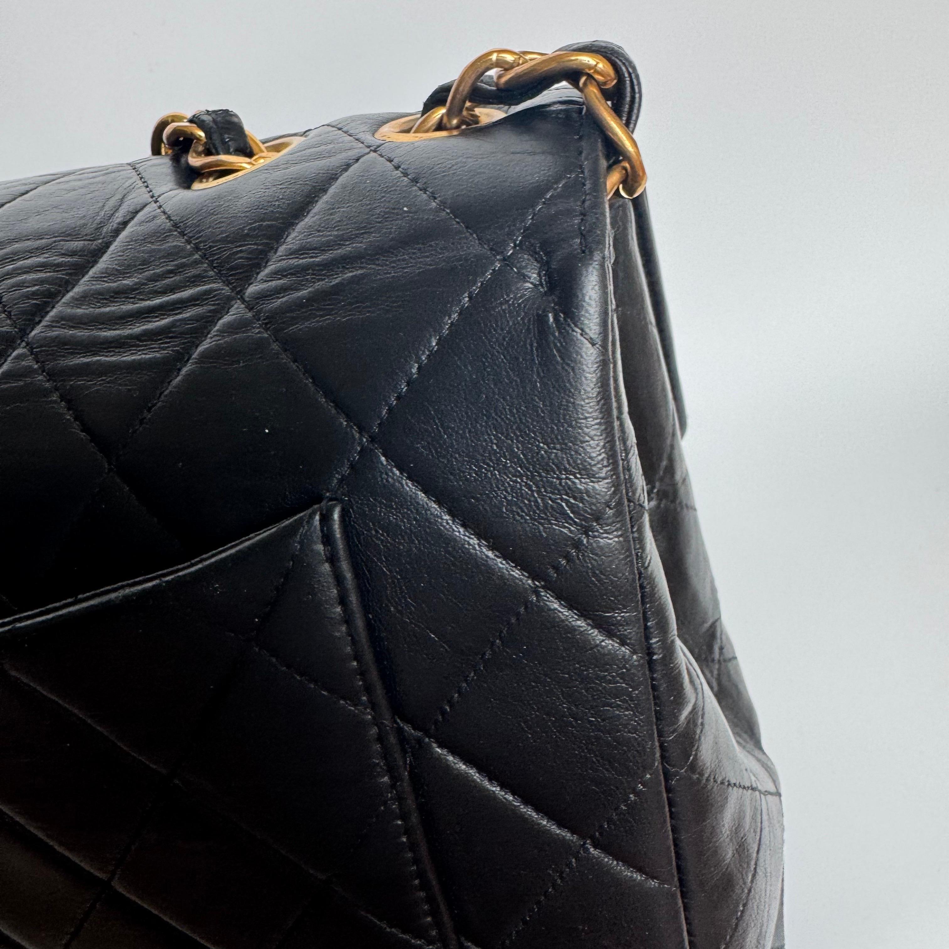 Chanel Vintage Classic Maxi Flap Cuir d'agneau noir Giant CC 24 Gold Hardwar en vente 11