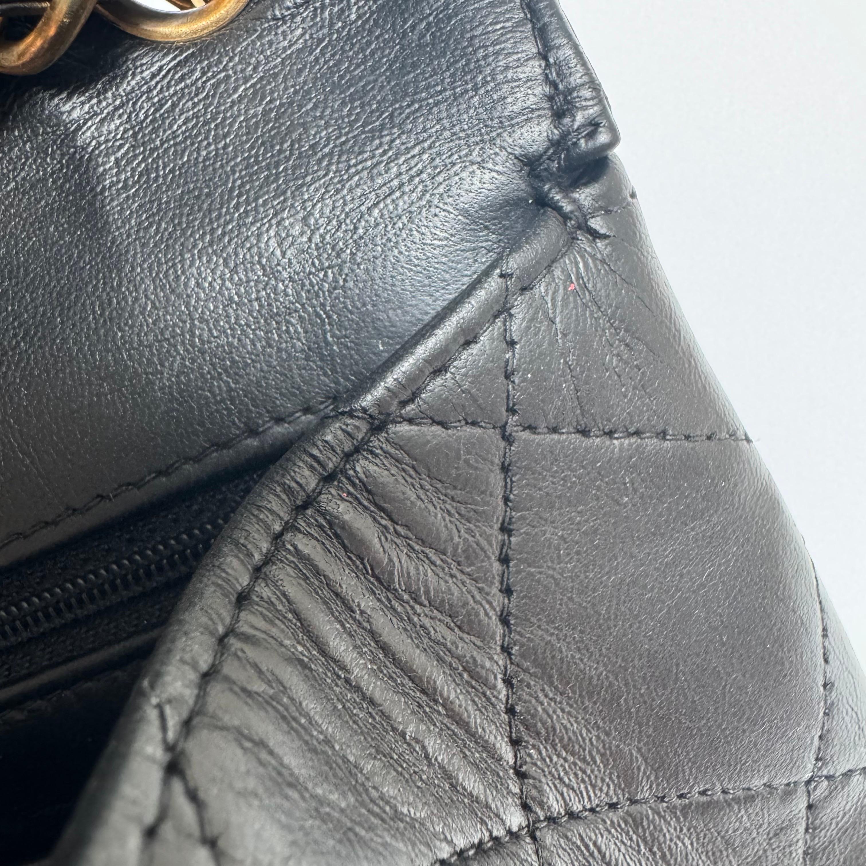 Chanel Vintage Classic Maxi Flap Cuir d'agneau noir Giant CC 24 Gold Hardwar en vente 13