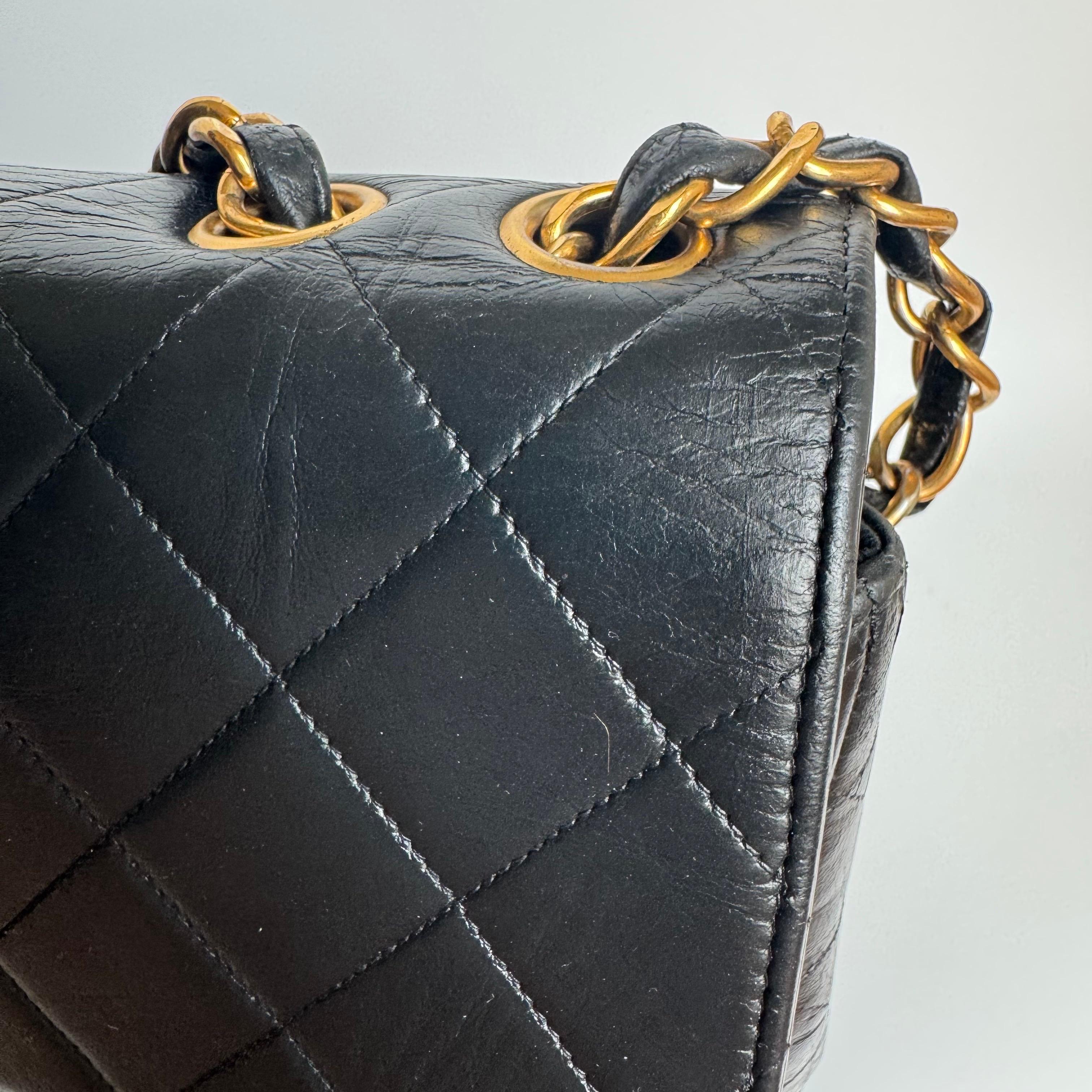 Chanel Vintage Classic Maxi Flap Cuir d'agneau noir Giant CC 24 Gold Hardwar en vente 15