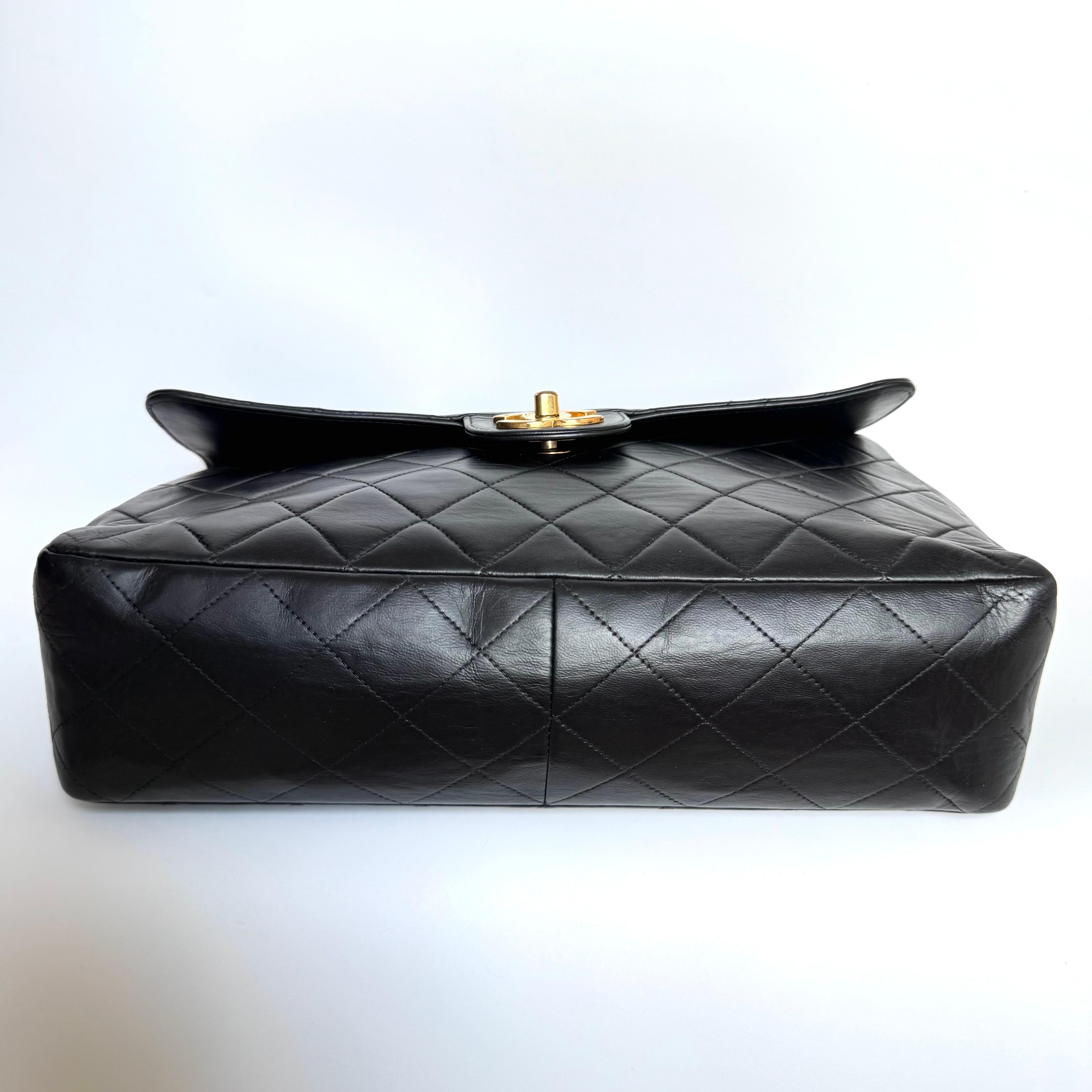 Chanel Vintage Classic Maxi Flap Cuir d'agneau noir Giant CC 24 Gold Hardwar Bon état - En vente à AUBERVILLIERS, FR