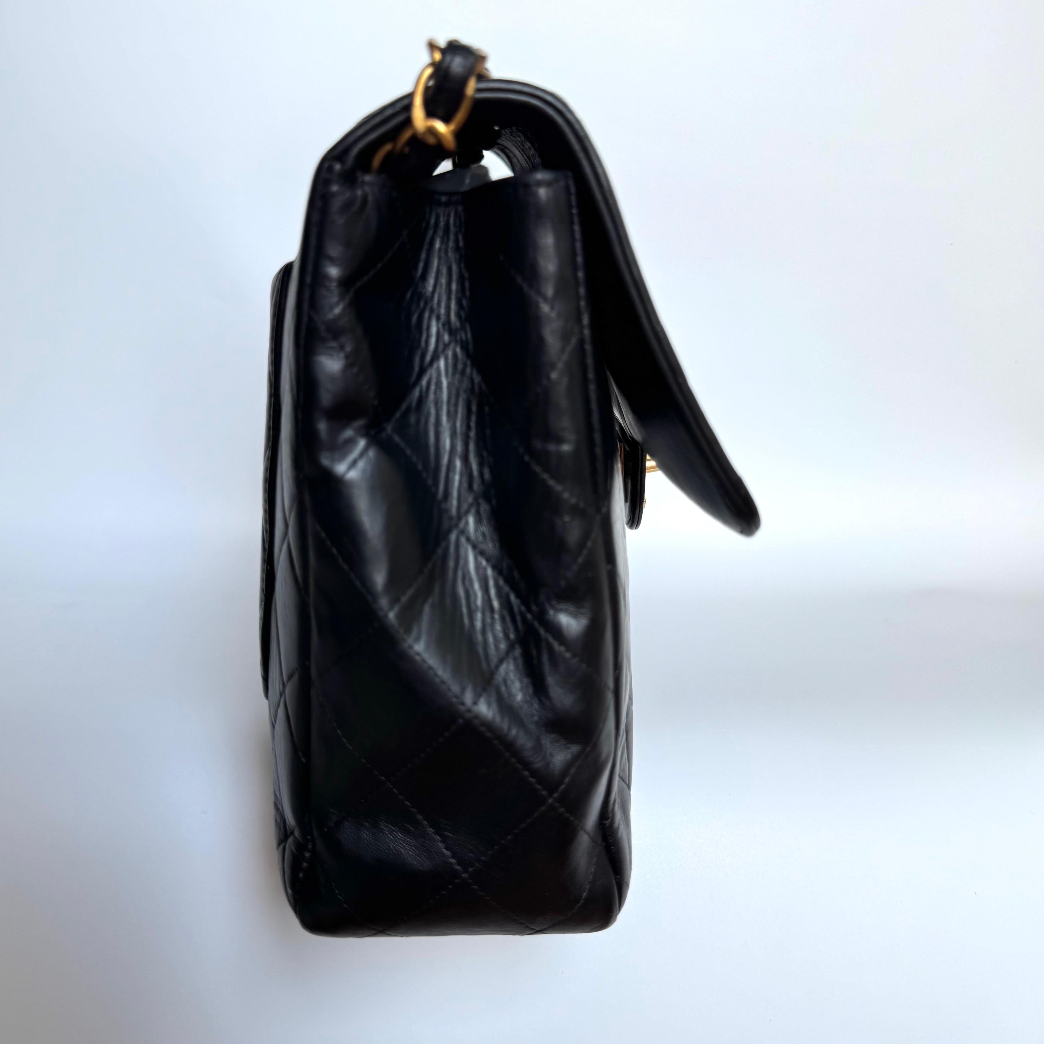 Chanel Vintage Classic Maxi Flap Cuir d'agneau noir Giant CC 24 Gold Hardwar Pour femmes en vente