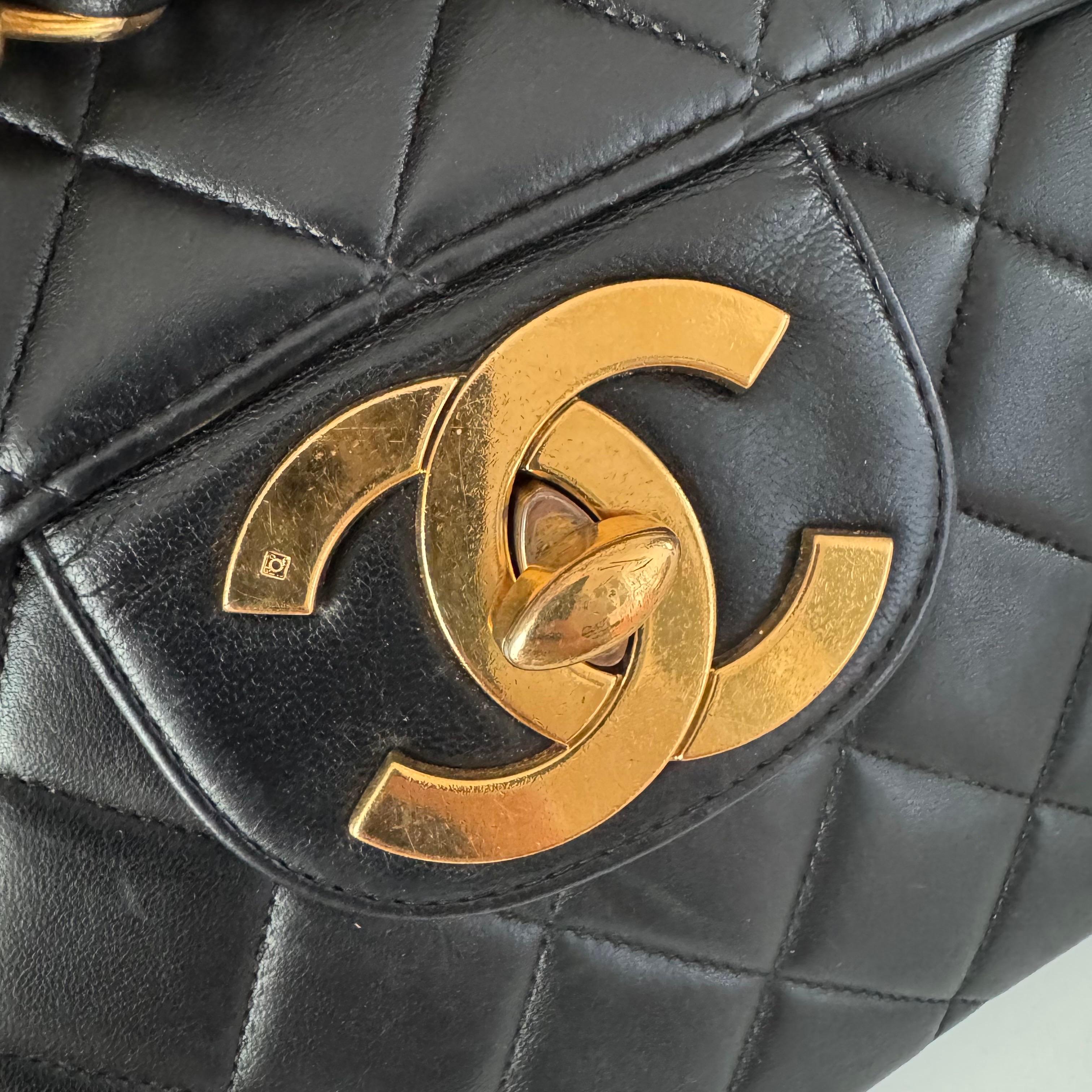 Chanel Vintage Classic Maxi Flap Black Lambskin Leather Giant CC 24 Gold Hardwar For Sale 2