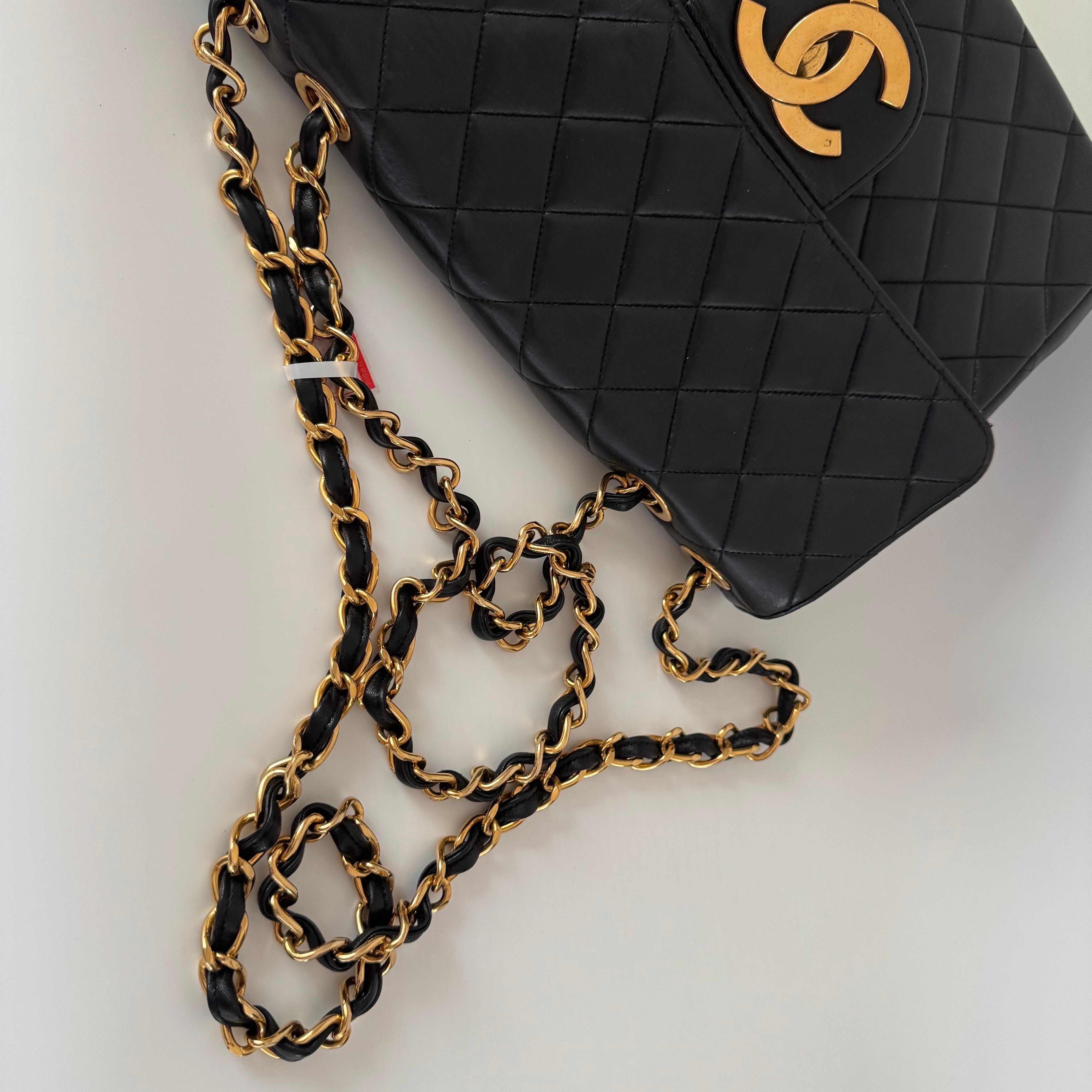 Chanel Vintage Classic Maxi Flap Black Lambskin Leather Giant CC 24 Gold Hardwar For Sale 3