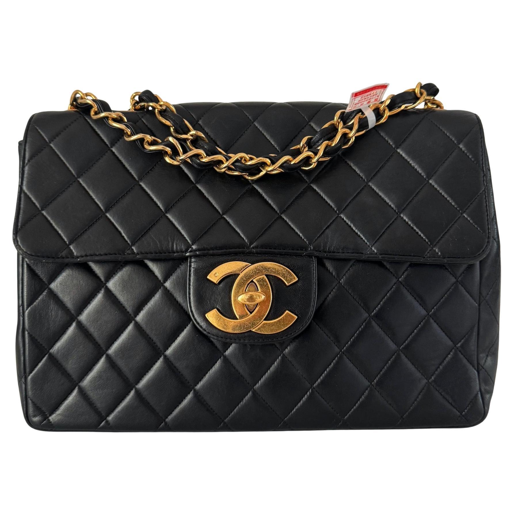 Chanel Vintage Classic Maxi Flap Cuir d'agneau noir Giant CC 24 Gold Hardwar